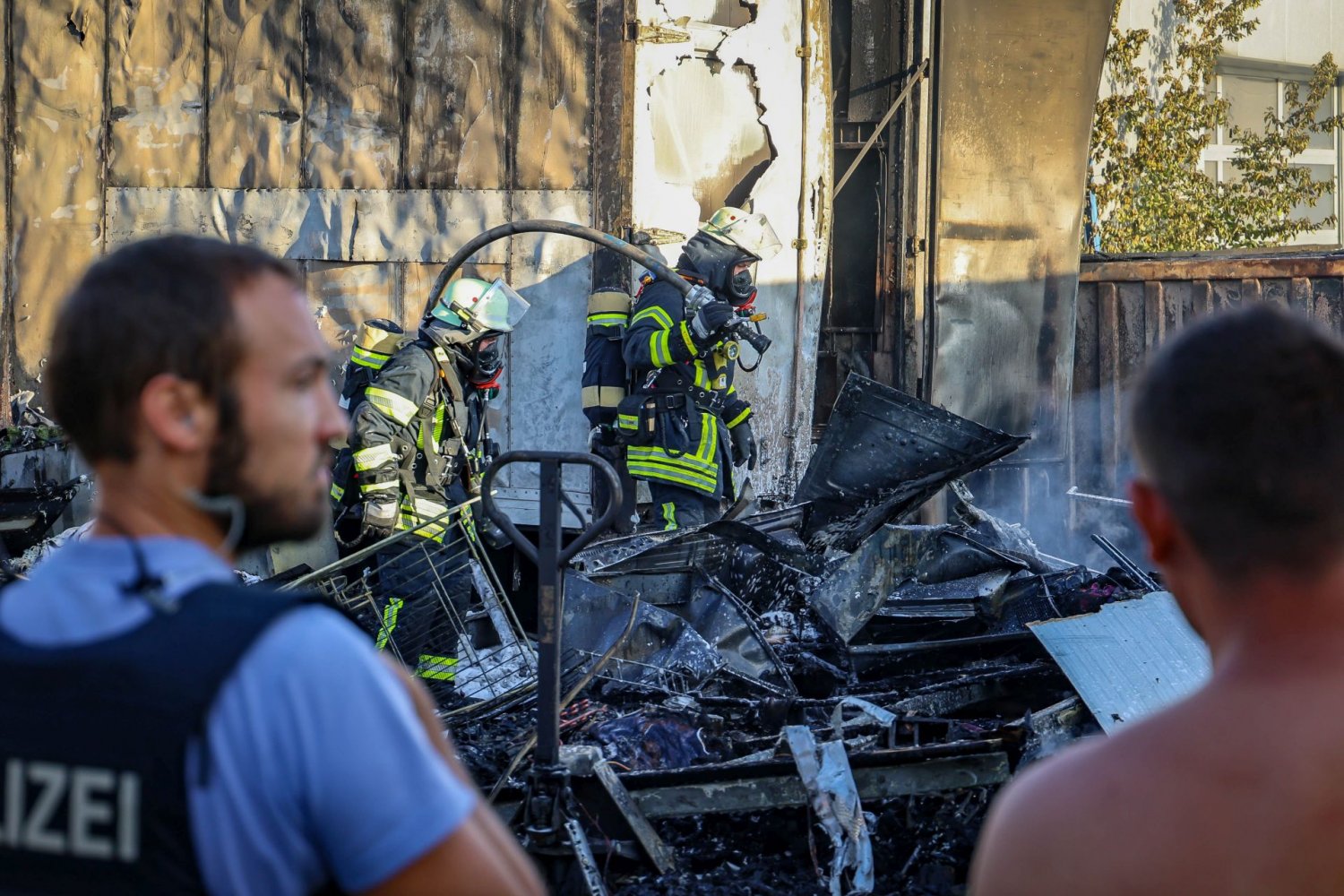 Feuerwehr Im Einsatz Mehrere Wohnwagen In Freigericht In Vollbrand