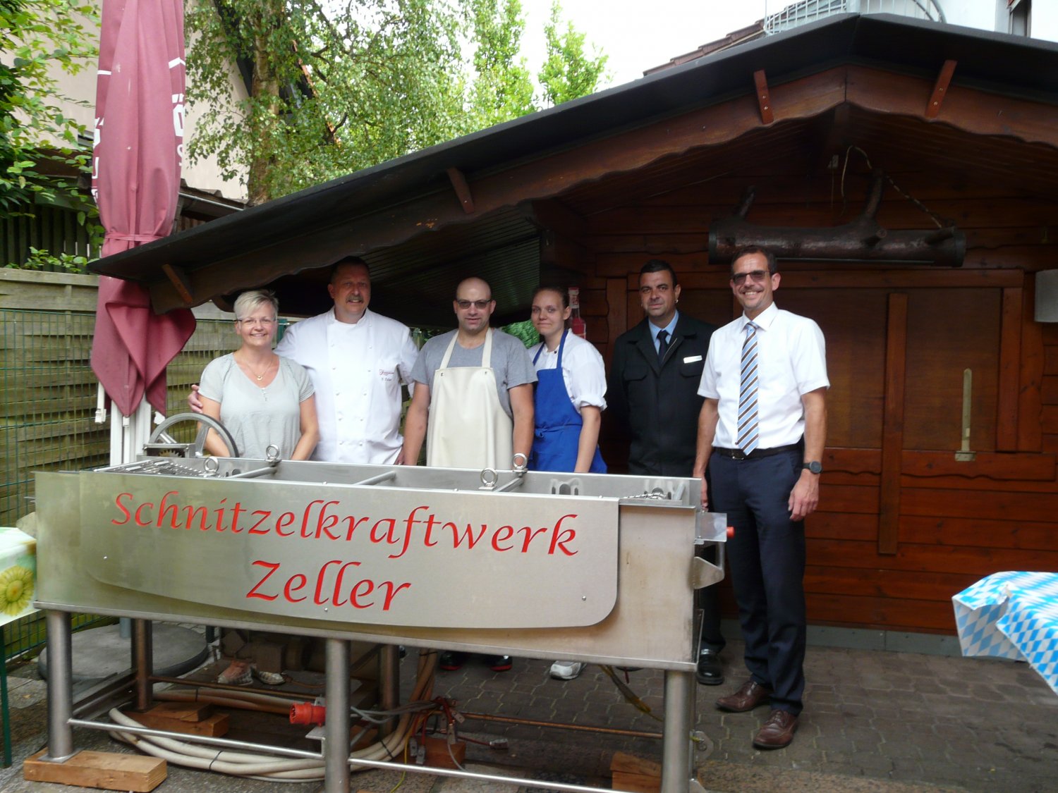 v.l.n.r.: Maike und Frank Zeller, Stefan Staaf, Franziska Werner, Gemeindebrandinspektor Thomas Gärtner und Bürgermeister Carsten Ullrich