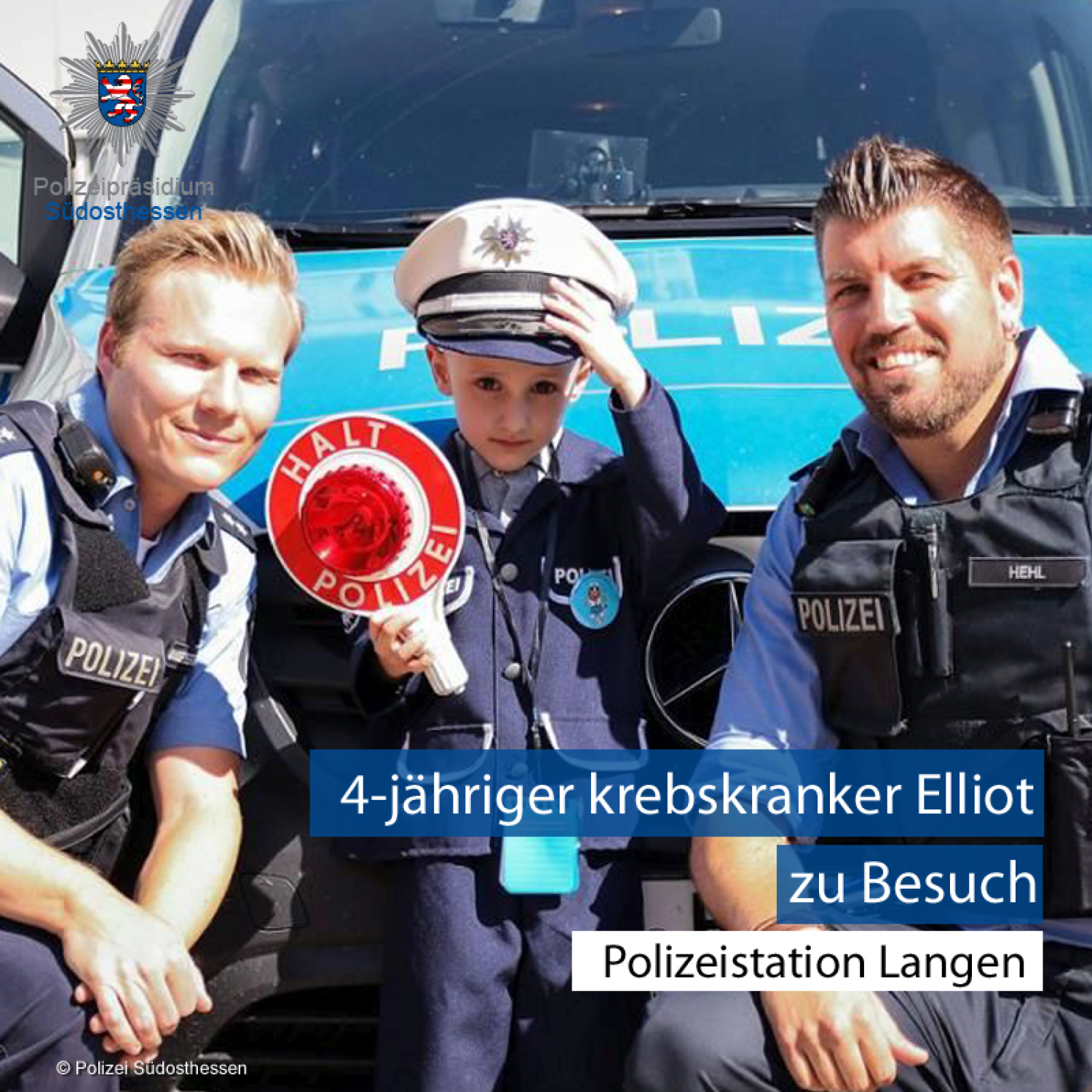 Zu Besuch auf der Polizeistation: (von links) Polizist Jesko Gandenberger mit Elliot und Polizist Mario Hehl