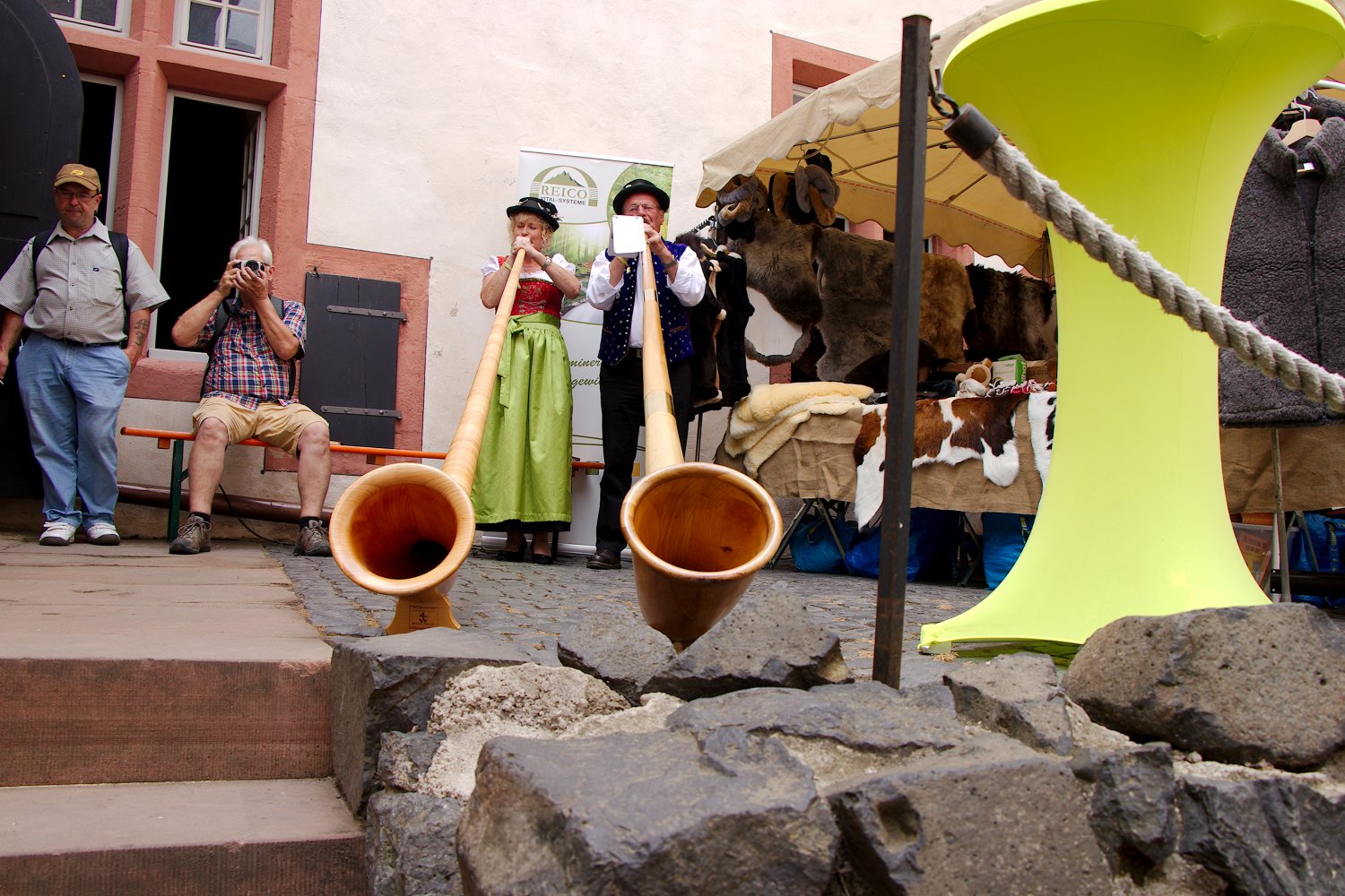 Der 1. Jägerflohmarkt auf der Ronneburg war ein voller Erfolg