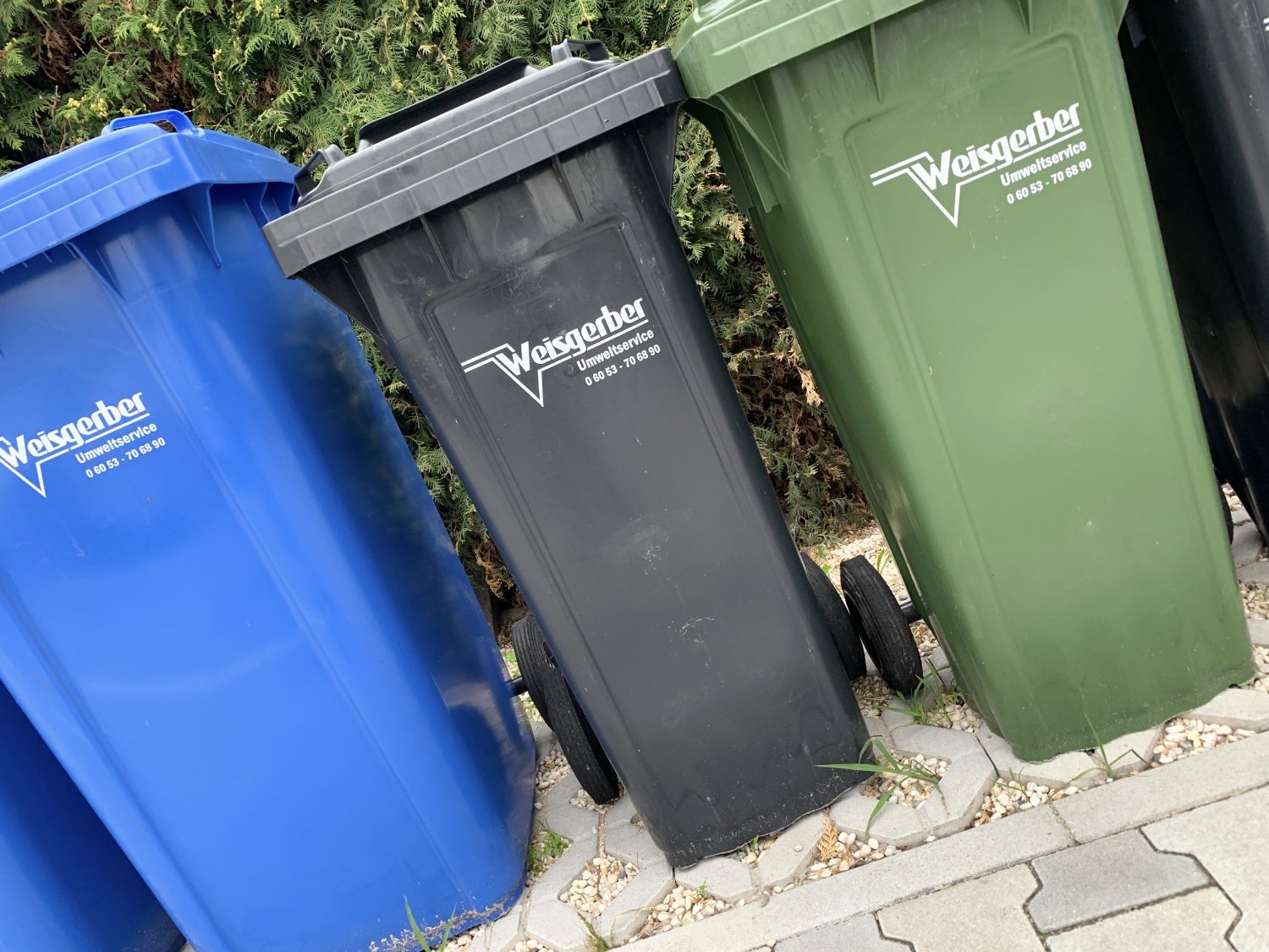 Bürgermeister Glöckner äußert sich zu Kritik der SPD – Stadt kauft umgerüstete Abfallbehälter.