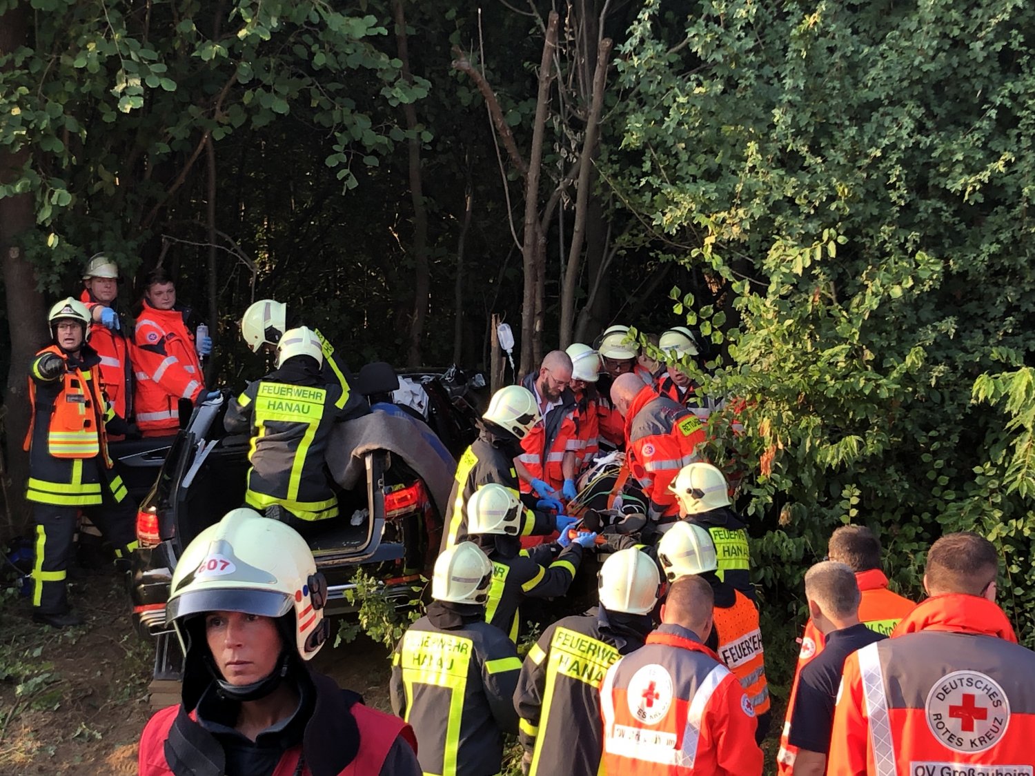 Großaufgebot An Rettungskräften: Verkehrsunfall Auf Der B 45 Bei Hanau ...