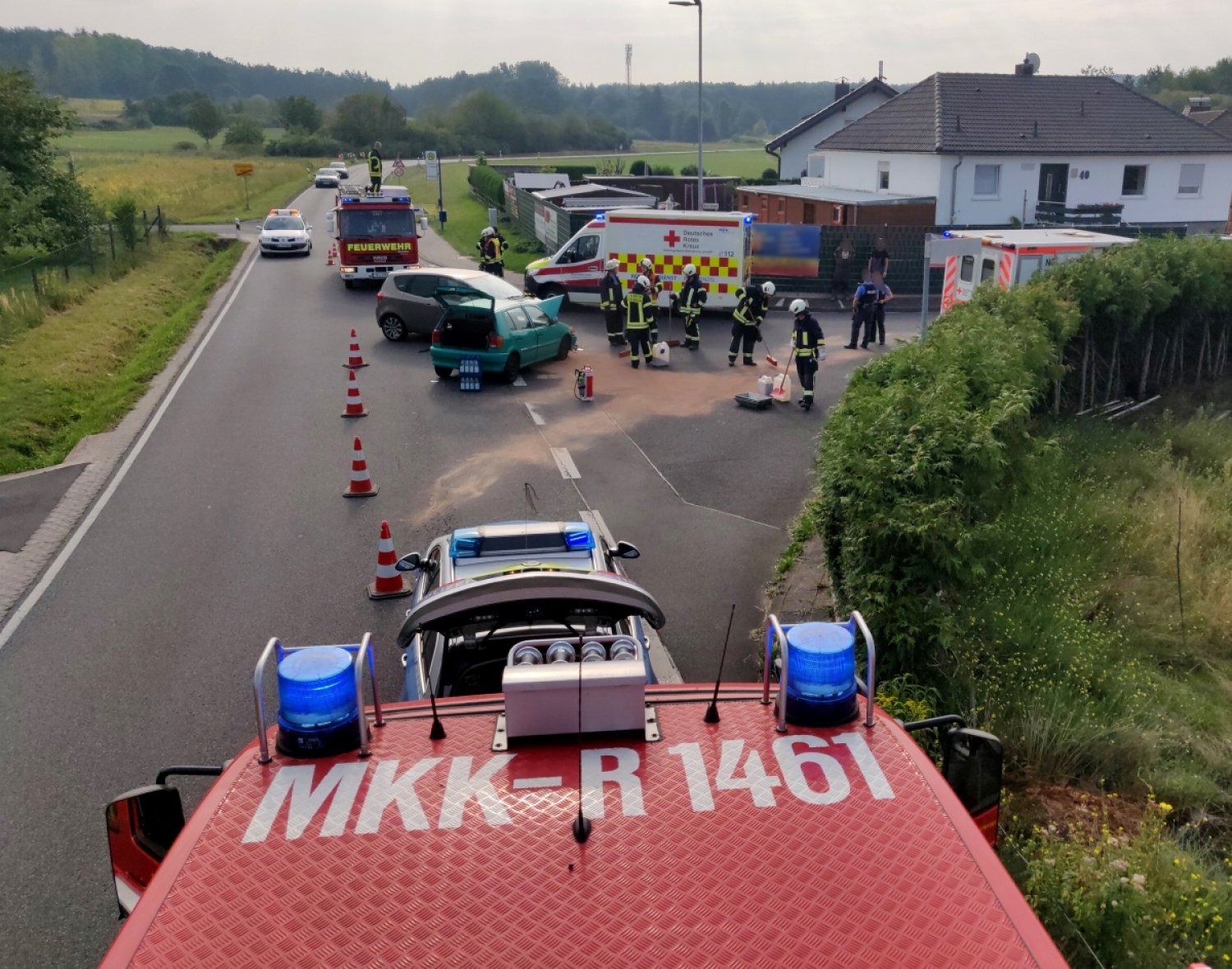 Die Feuerwehr Rodenbach wurde am Mittwochmorgen zusammen mit dem Rettungsdienst zu einem Verkehrsunfall in die Oberrodenbacher Straße alarmiert.
