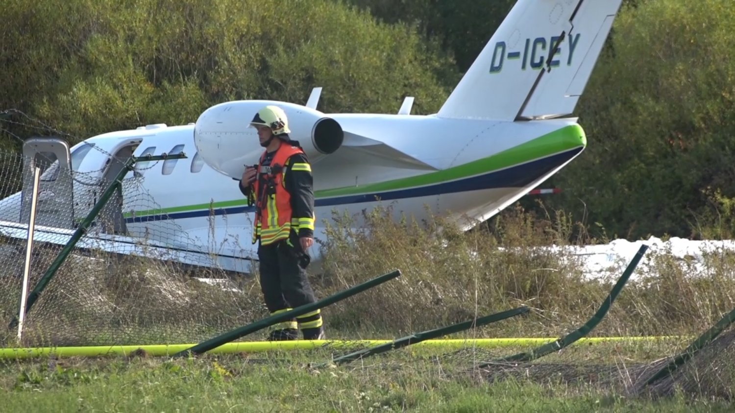 Die Cessna auf dem Feld