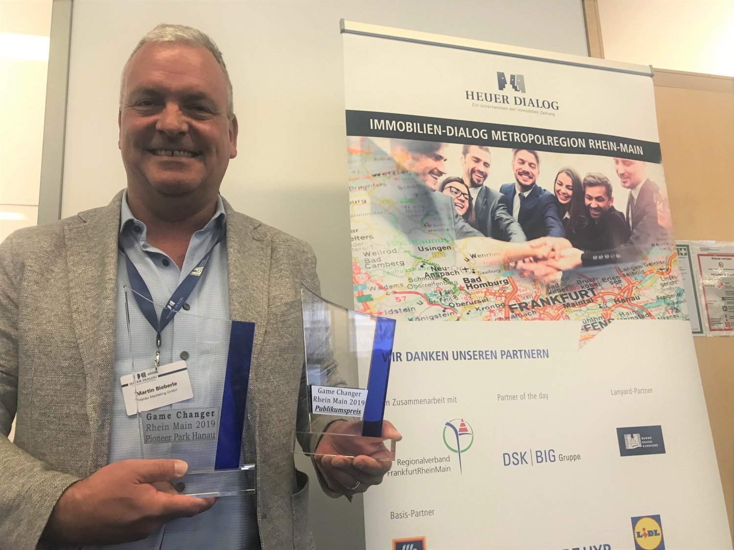 Doppelte Auszeichnung: Martin Bieberle, Geschäftsführer der LEG Hessen-Hanau GmbH, freut sich über die „Game Changer Awards“ für den Pioneer Park Hanau.
