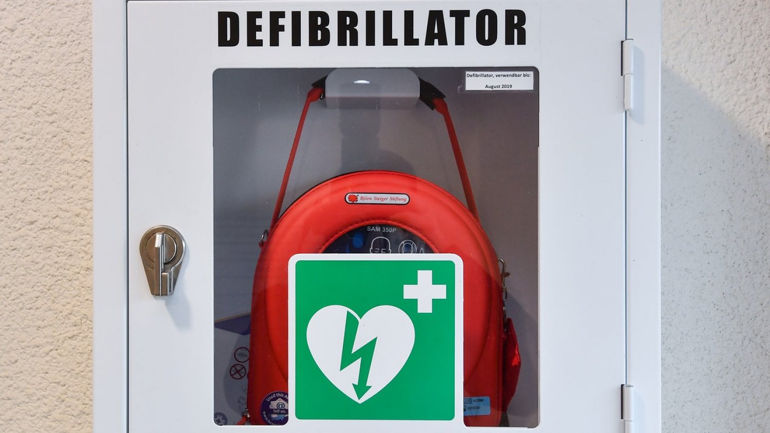 Hasselrother Gemeindevertreter votieren geschlossen für Anschaffung von Defibrillatoren.