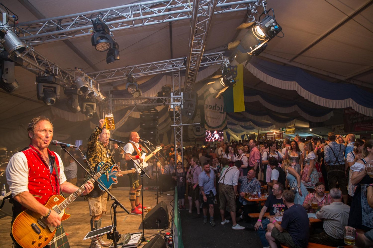 Die Münchner Zwietracht sorgte auch am zweiten Abend der Horbacher Kerb für ein ausverkauftes Festzelt.