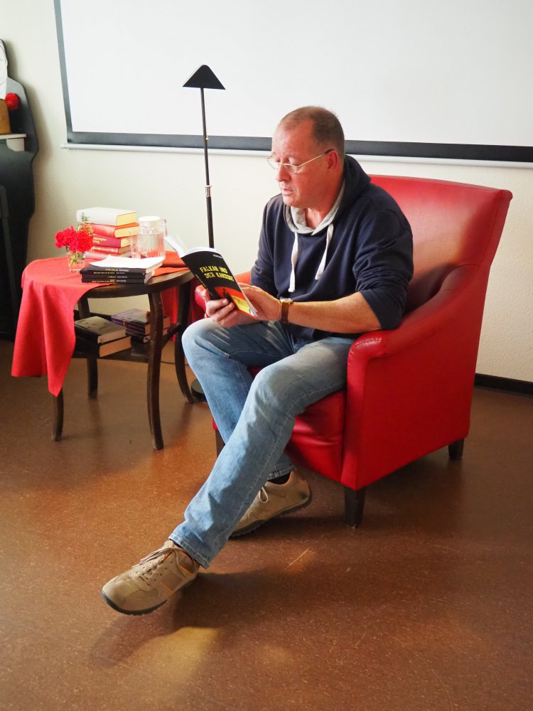 Gerhard Krieg liest aus seiner Krimi-Reihe „Kommissar Falkan“ vor.