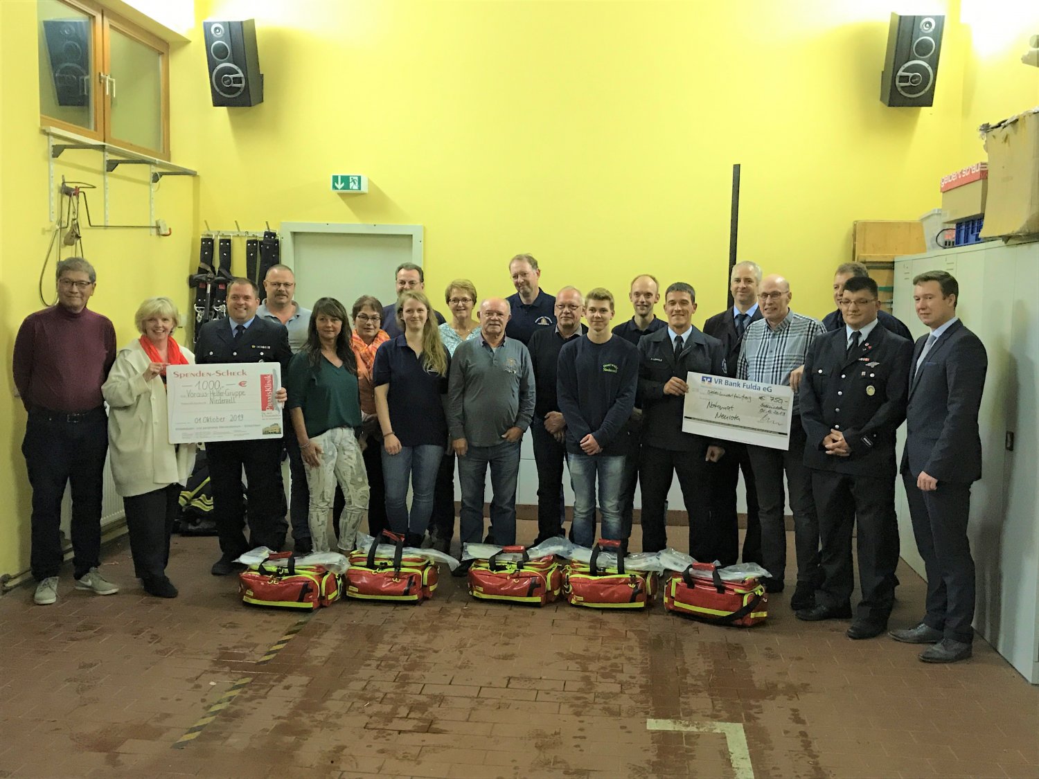 Die Spendenübergabe an die Voraus-Helfer-Gruppe Hohenzell/Niederzell
