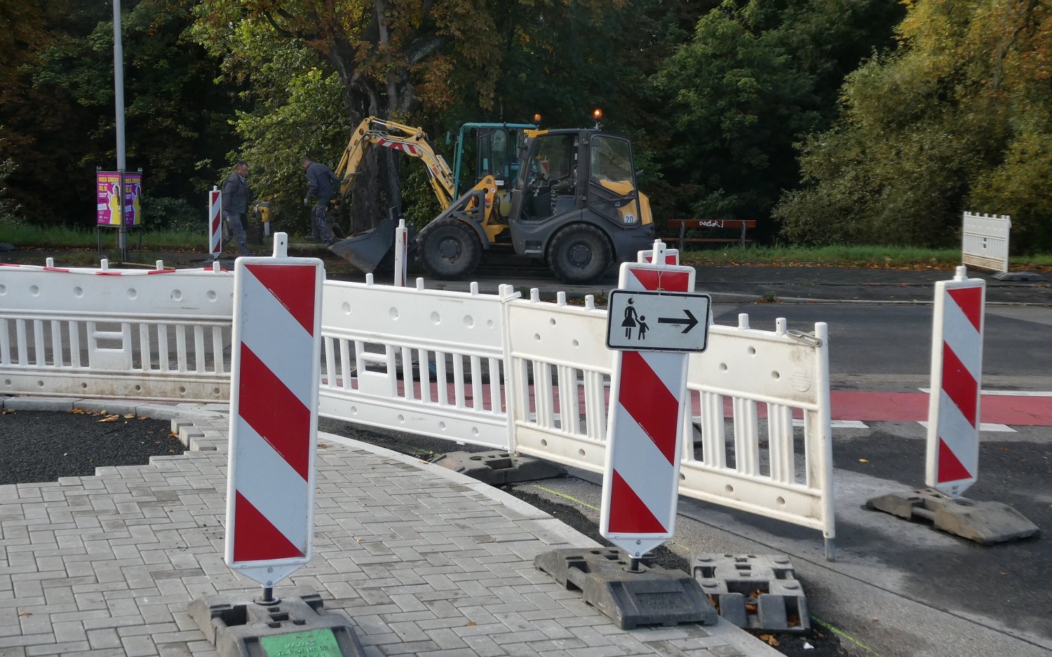 Fuß- und Radverkehr am Alten Rückinger Weg werden durch zwei Baustellen ...