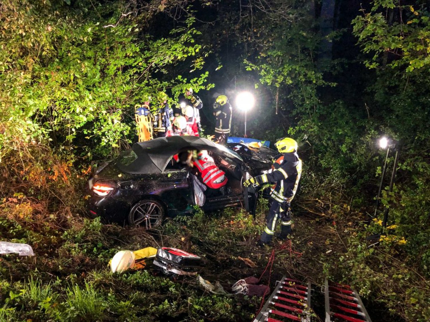 Verkehrsunfall mit eingeklemmter Person.