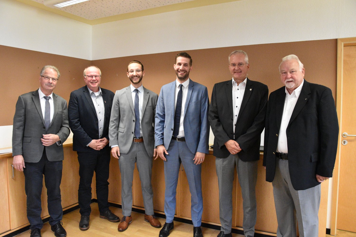 v.l.: Wolfgang Gottlieb, Bürgermeister von Birstein; Wolfram Zimmer, Bürgermeister von Brachttal, Dr. Nazim Diehl und Sebastian Kierer, IWG; Andreas Weiher, Bürgermeister von Wächtersbach, Werner Wolf, Erster Stadtrat von Bad Soden-Salmünster