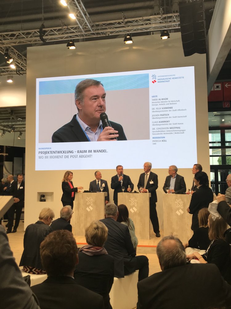 OB Kaminsky bei einer Podiumsdiskussion mit dem Hessischen Staatsminister Tarek Al-Wazir und weiteren Gästen auf der Expo Real in München 2019