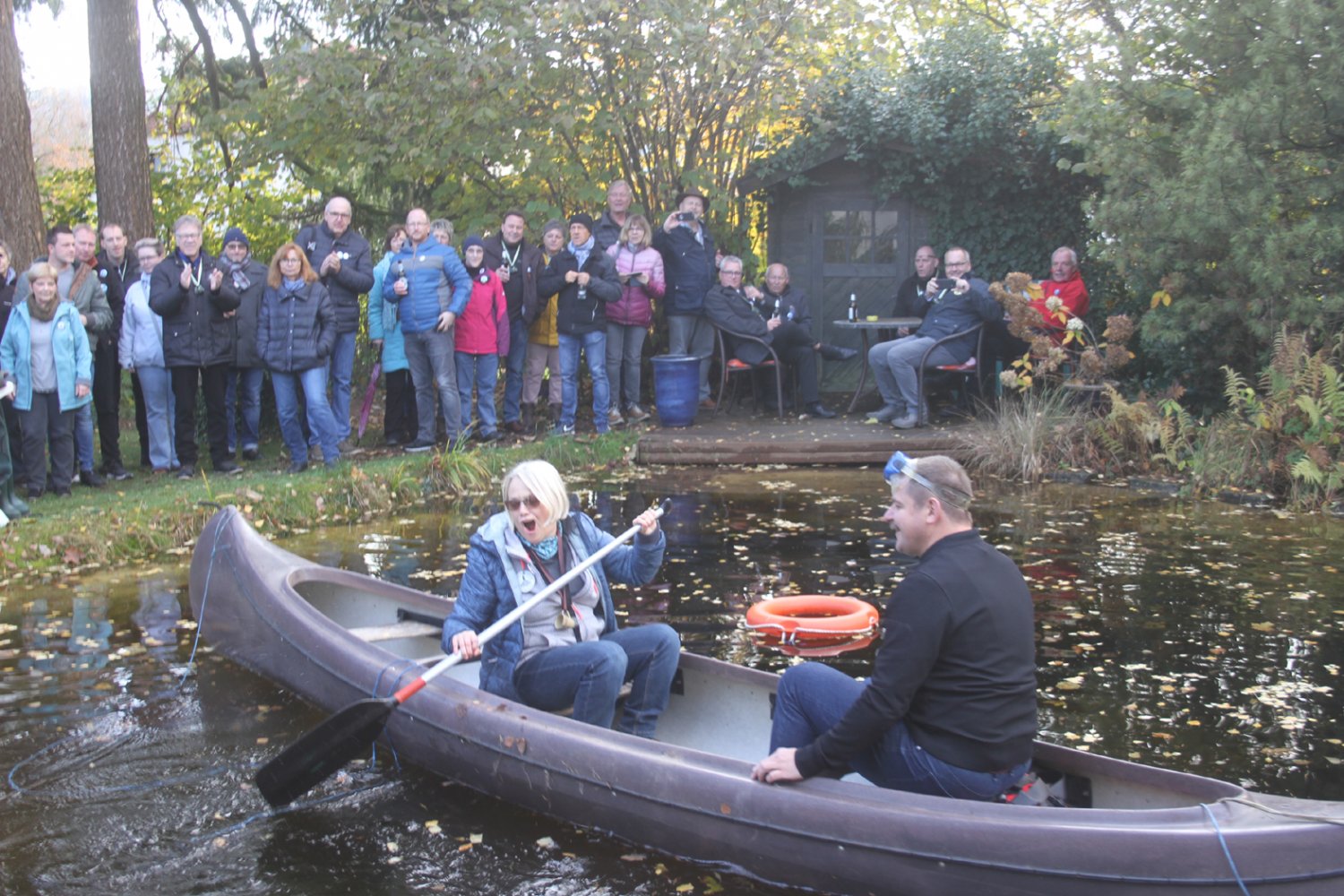 Sargsuche im Meyerhöferschen Teich.