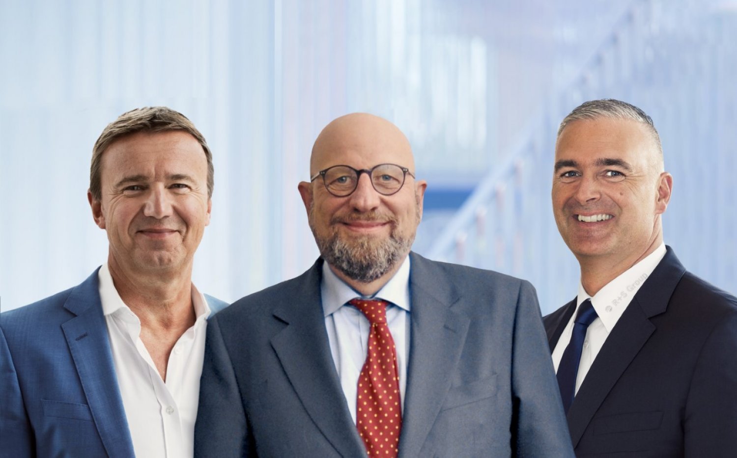 Die Gesellschafter der R+S Group AG, Carsten Röhrs (Haspa BGM; links) und Dr. Manfred Ziegler (Conzima Construction; Mitte), mit Ralph Burkhardt, dem Vorstandsvorsitzenden der R+S Group (rechts)