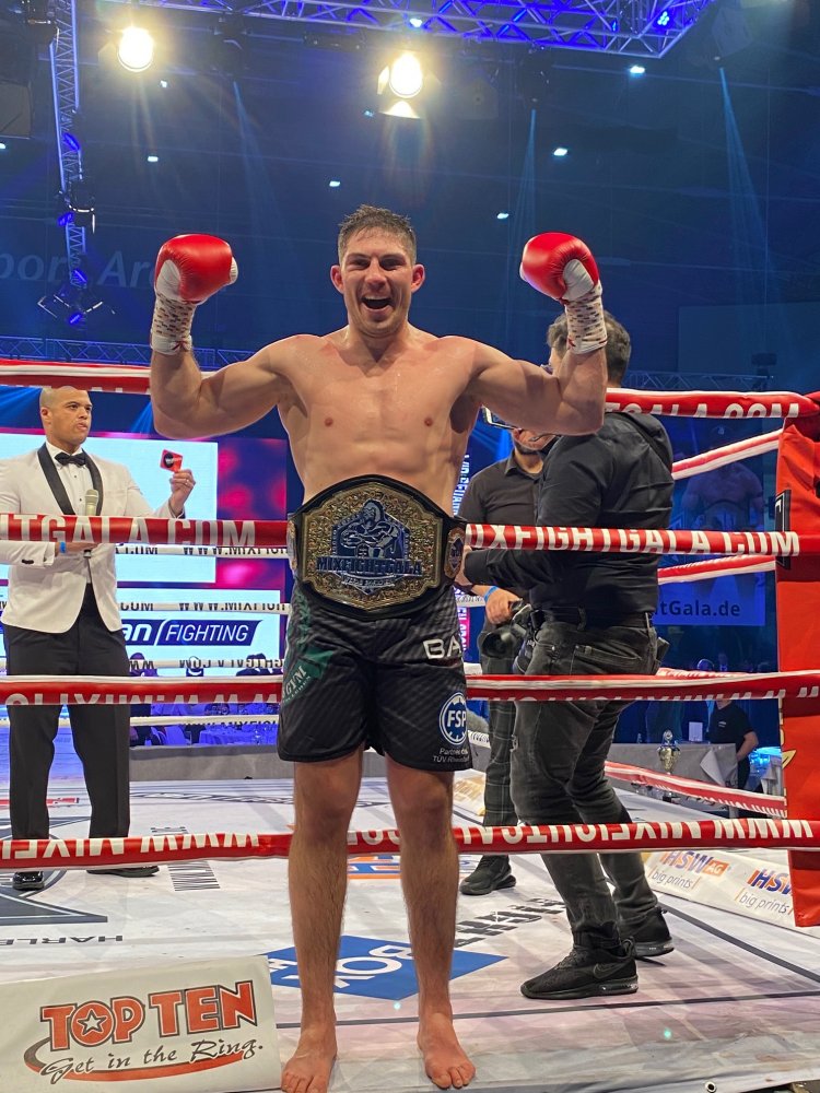 Sergej Braun gewann bei der Mixfight-Championship.
