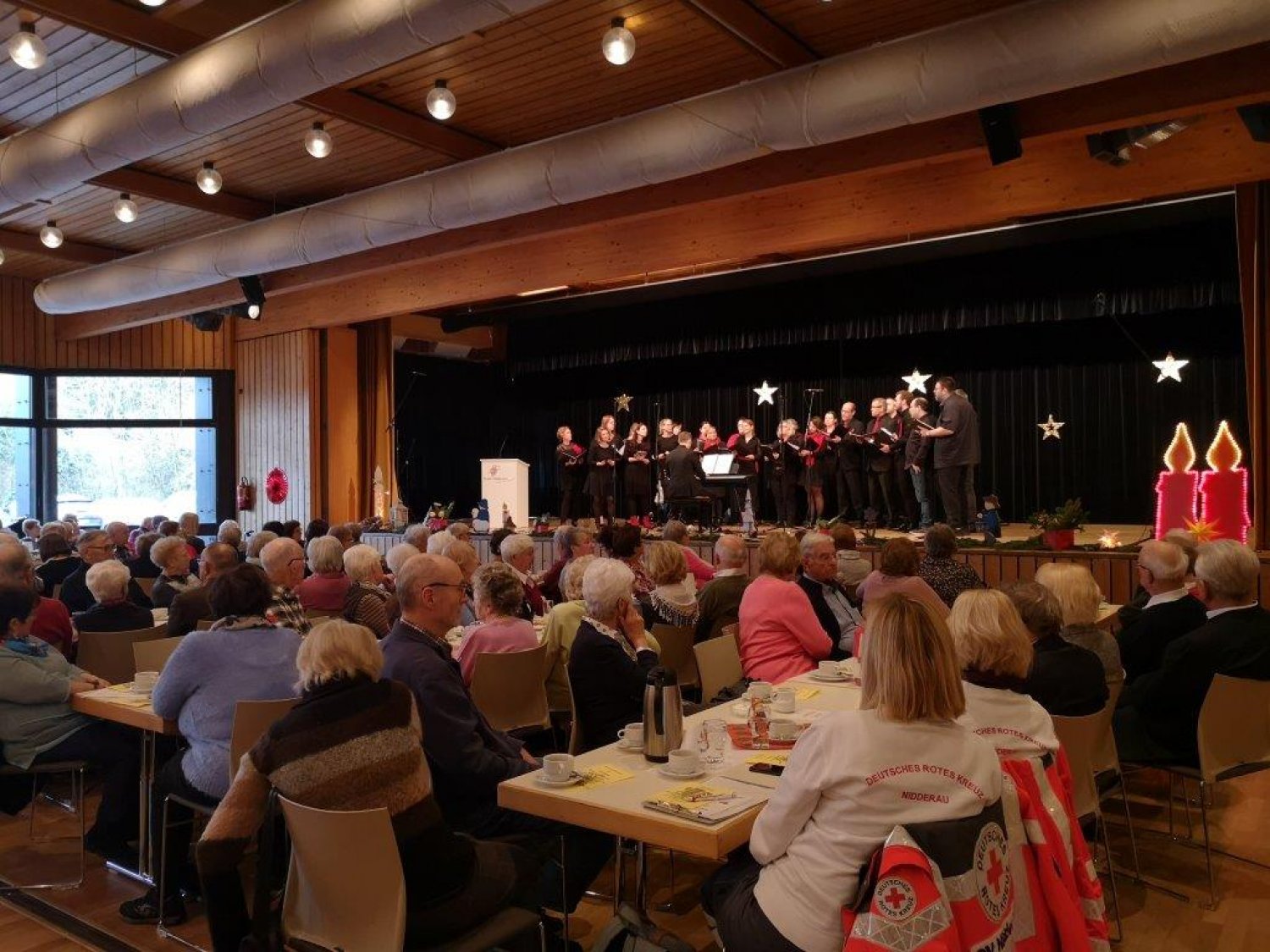 Am Sonntag, 3. Advent nahmen an der gelungenen Veranstaltung die Nidderauer Senior*innen, Mitwirkende und Ehrengäste teil.