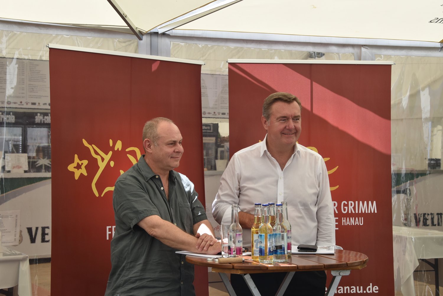 (von links) Intendant Frank-Lorenz Engel und Hanaus Oberbürgermeister Claus Kaminsky