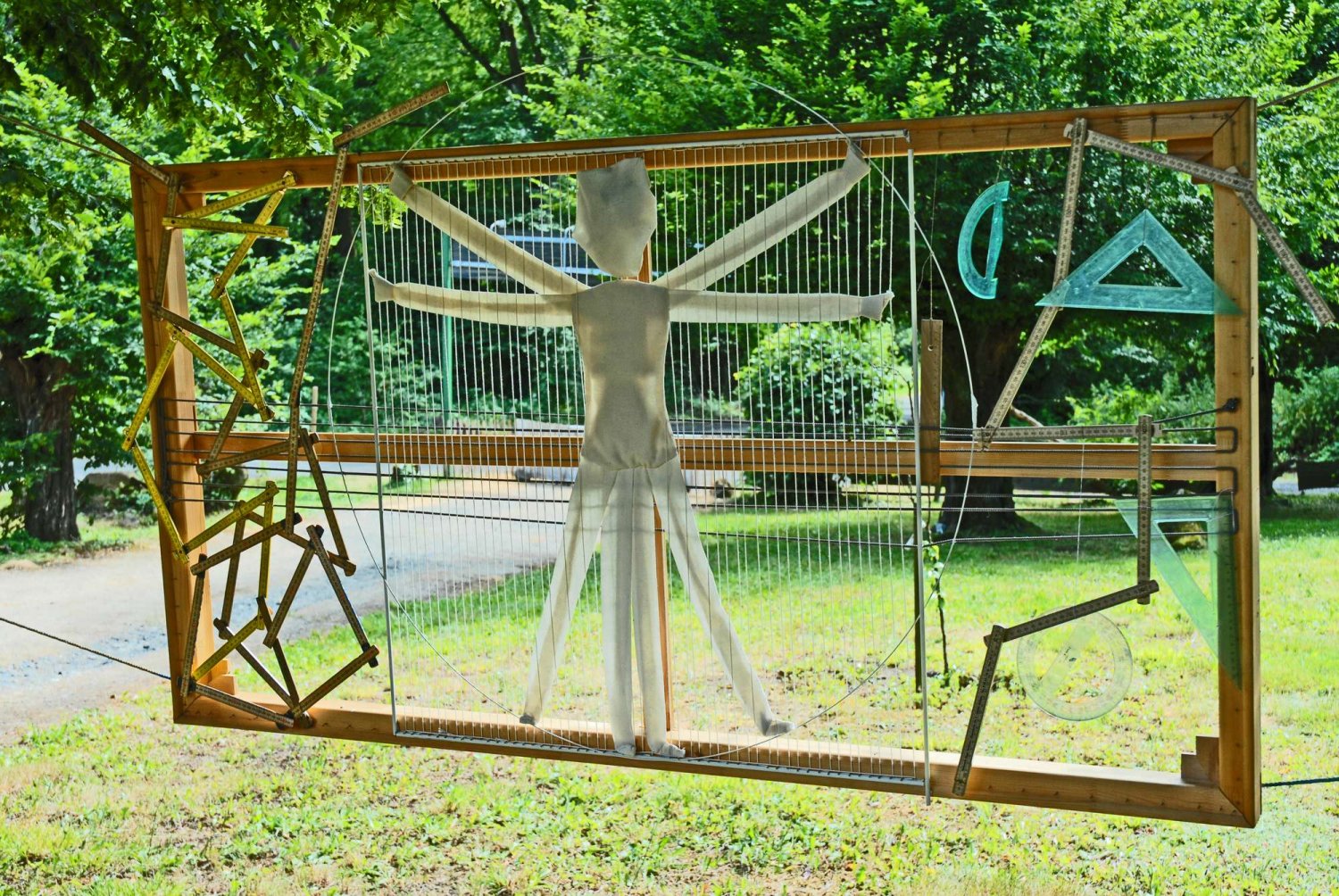 Verschiedene Skulpturen erwarteten die Besucher bei der siebten Auflage von "LandArt" in Hutten. 