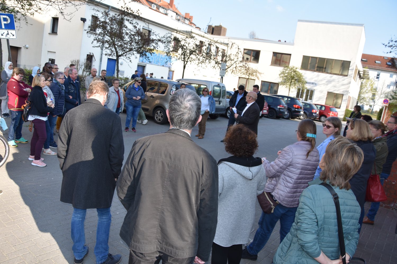 Beim Stadtteil-Rundgang mit Menschen aus dem Freigerichtviertel spielte der Neubau von Stadtteilzentrum und Begegnungsstätte eine wichtige Rolle.