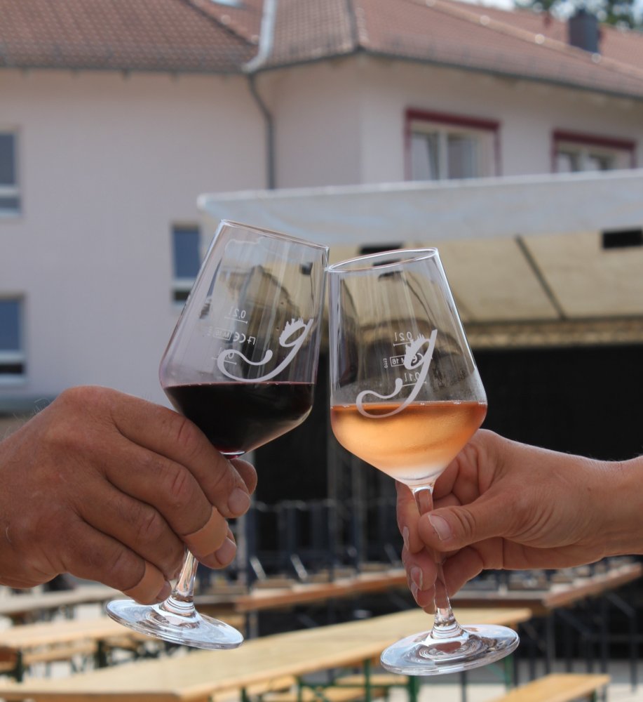 Die Stadt Erlensee l&auml;d zum mittlerweile neunten Weindorf am Rathausplatz ein.