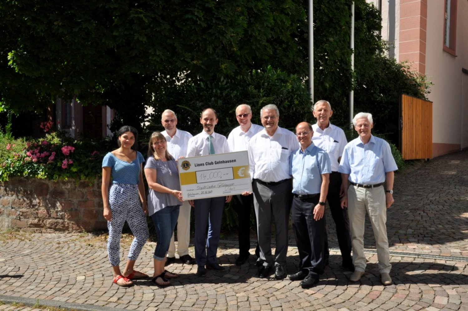 Mit 14000 unterst&uuml;tzen die Lions Gelnhausen den Stadtladen.
