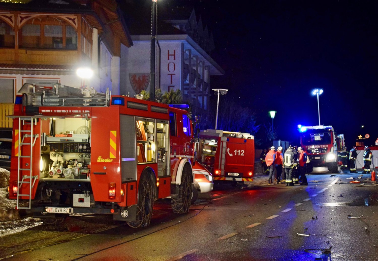Zahlreiche Einsatzkräfte waren in der Unfallnacht vor Ort.