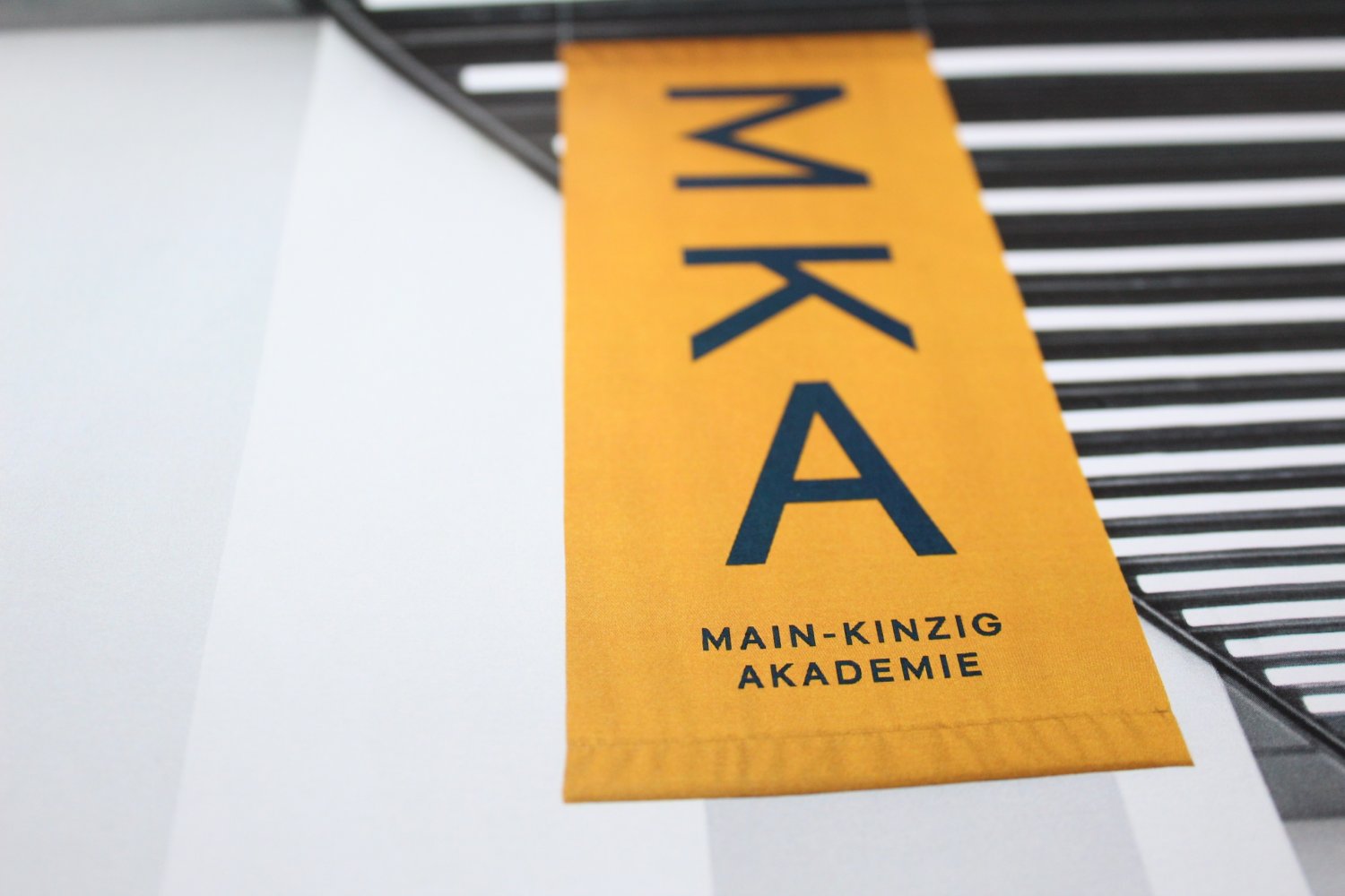 Ein solches Banner könnte in Zukunft die Ausbildungsstätten der Akademie für Gesundheit und Pflege zieren: Die Akademie hat zum Jahreswechsel ihre Arbeit in Form eines neuen Ausbildungsverbundes aufgenommen.