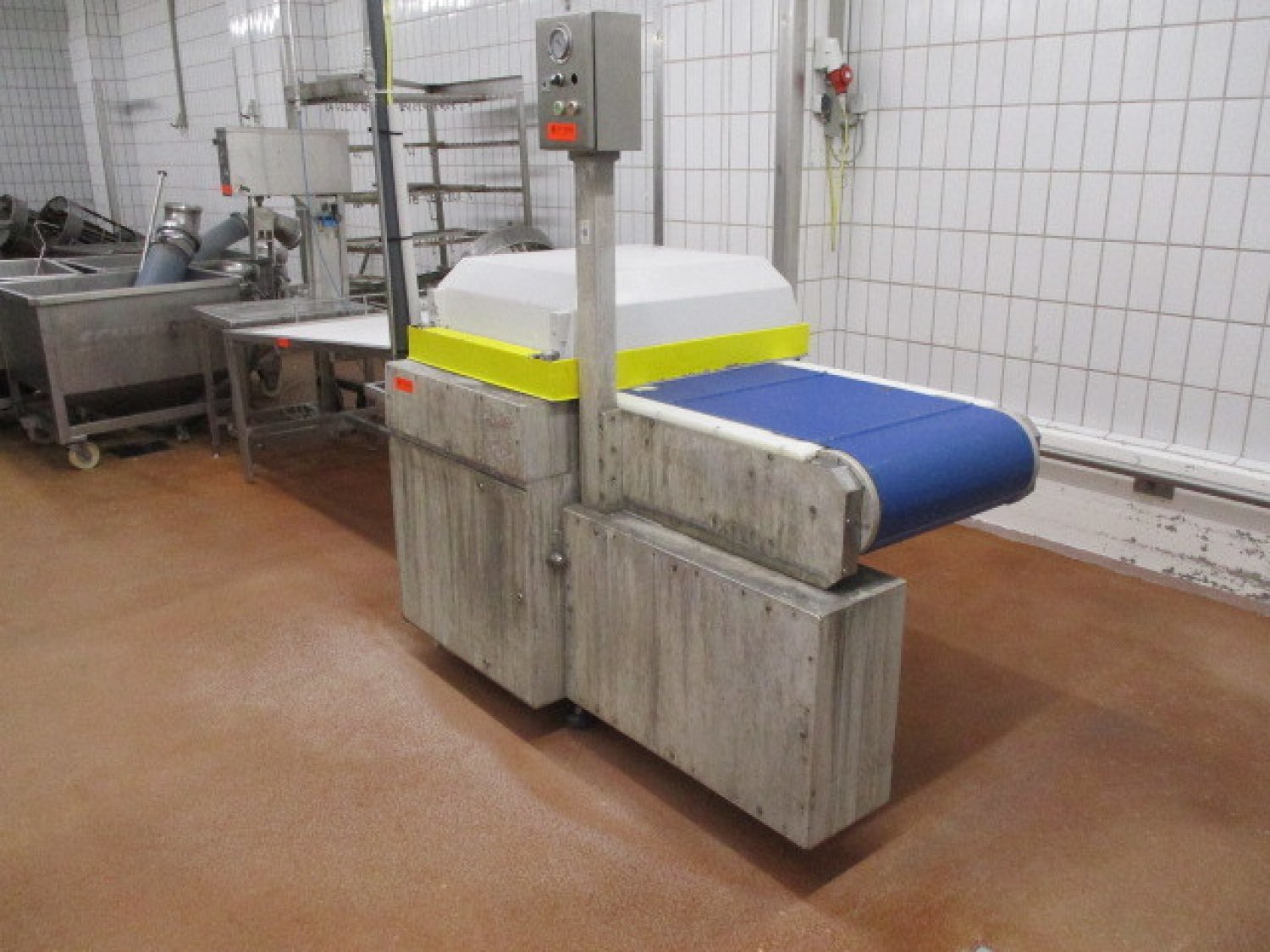 Auch die Vakuumiermaschine steht zum Verkauf.