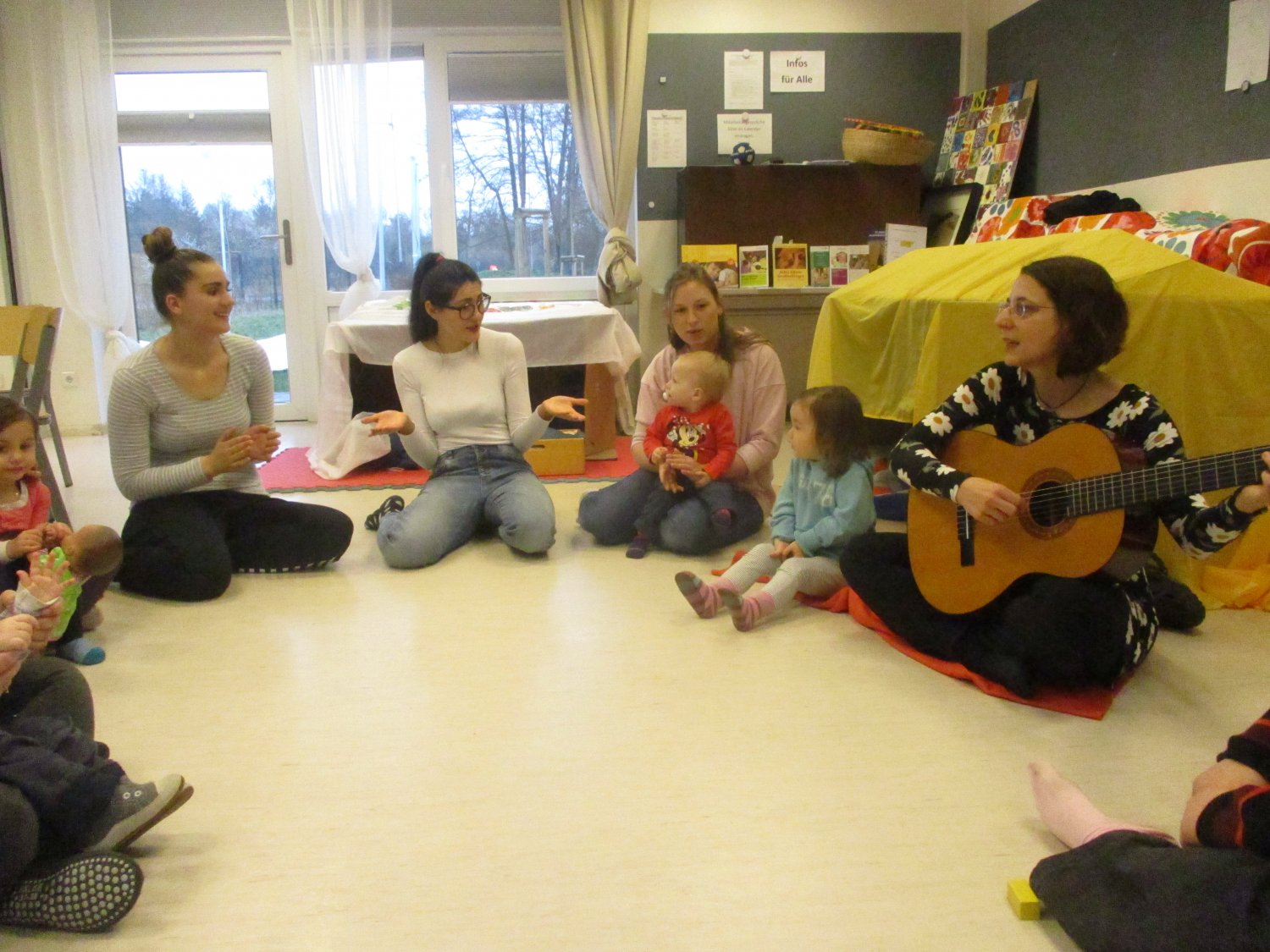 Spielerisches Kennenlernen und Lernen, diese Möglichkeit bieten die Drop In(klusive)-Elterncafes in den beiden Familienzentren in Maintal-Bischofsheim.
