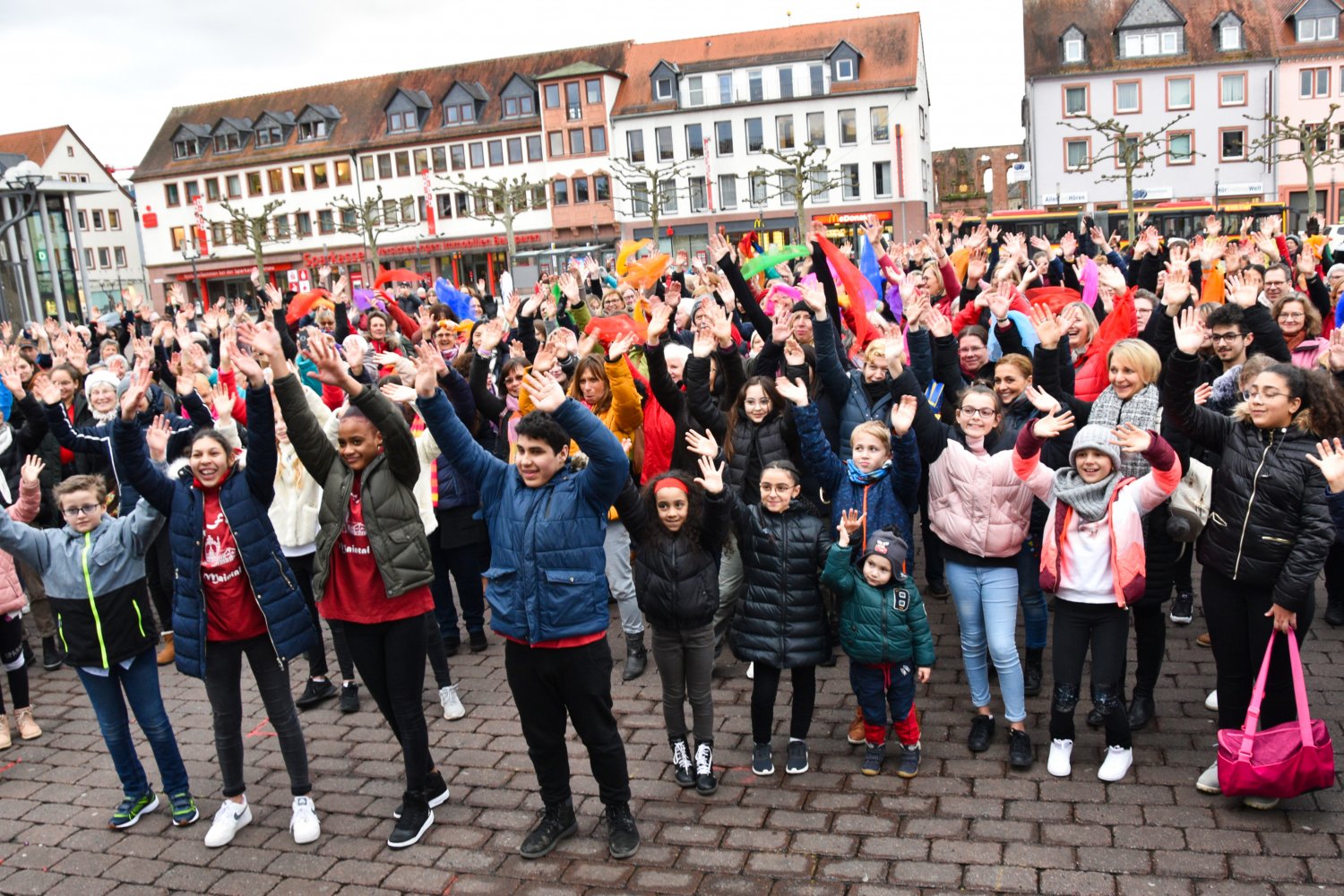 One Billion Rising auf dem Hanauer Marktplatz