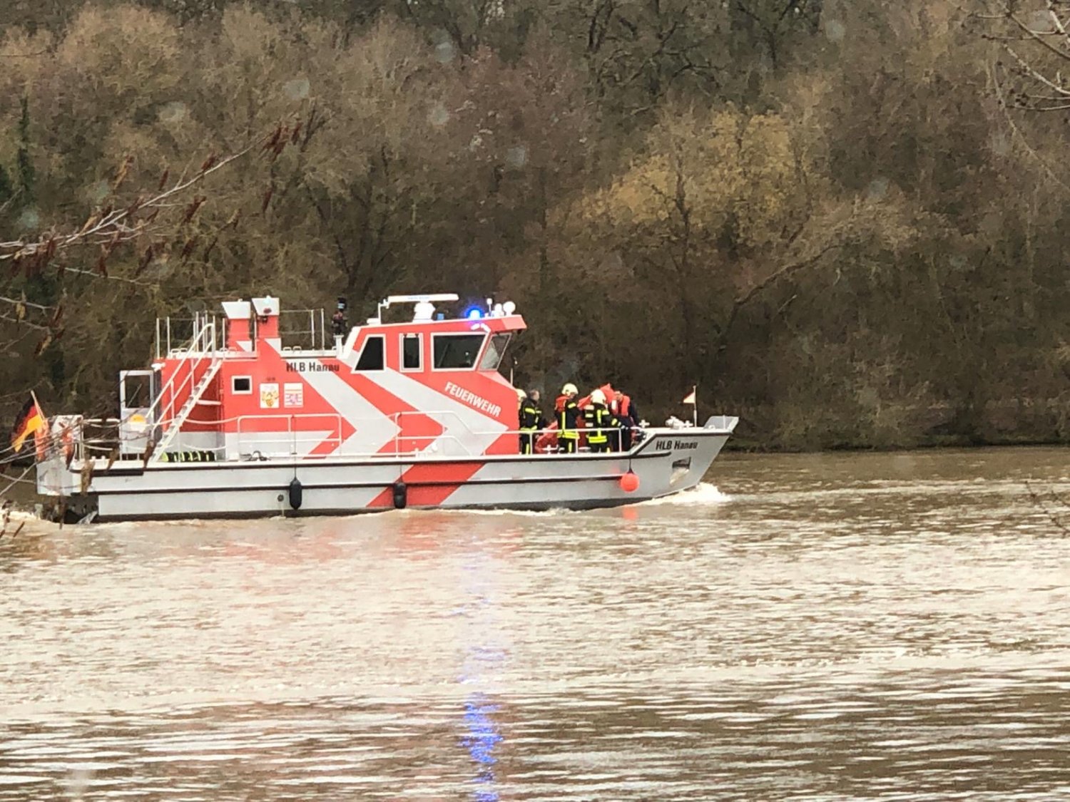 Einsatz auf dem Main für die Feuerwehr Hanau.