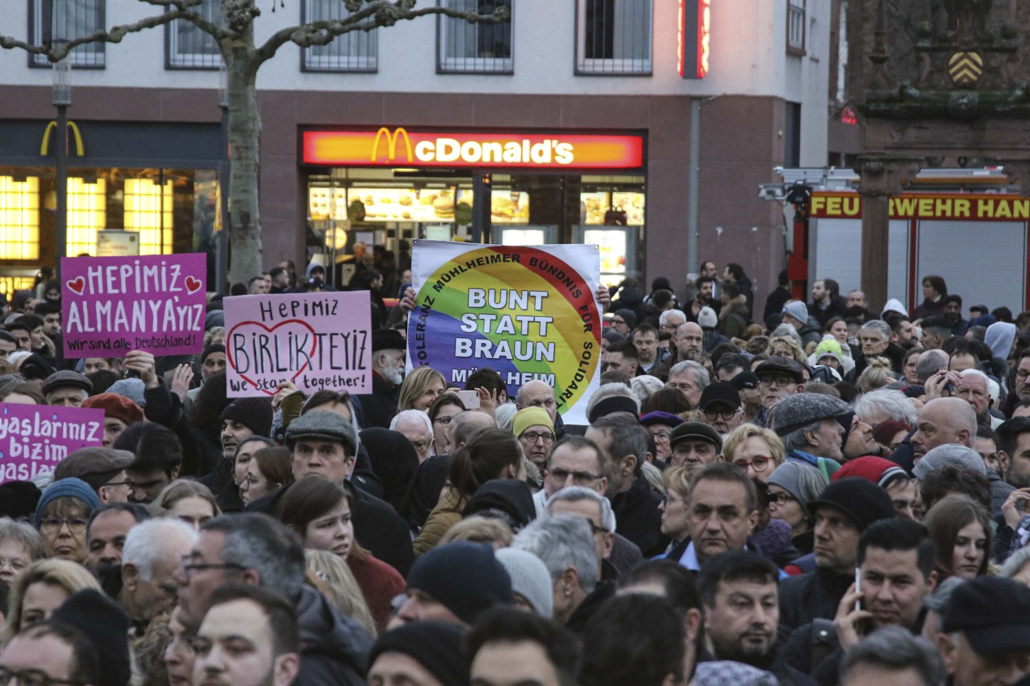 Die Mahnwache in Hanau zeigte, wie aufgewühlt die Menschen sind.