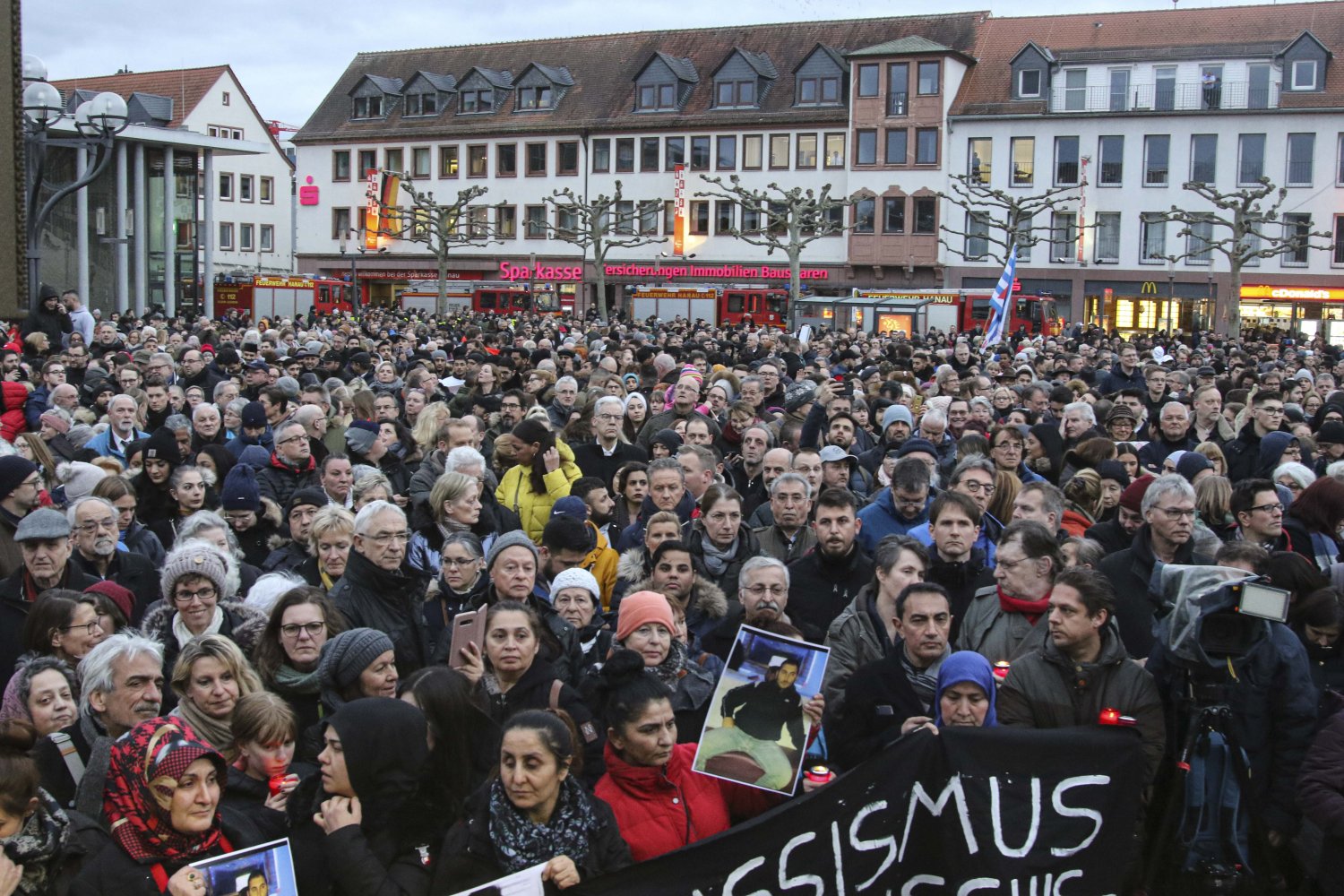 Bei der Mahnwache in Hanau.
