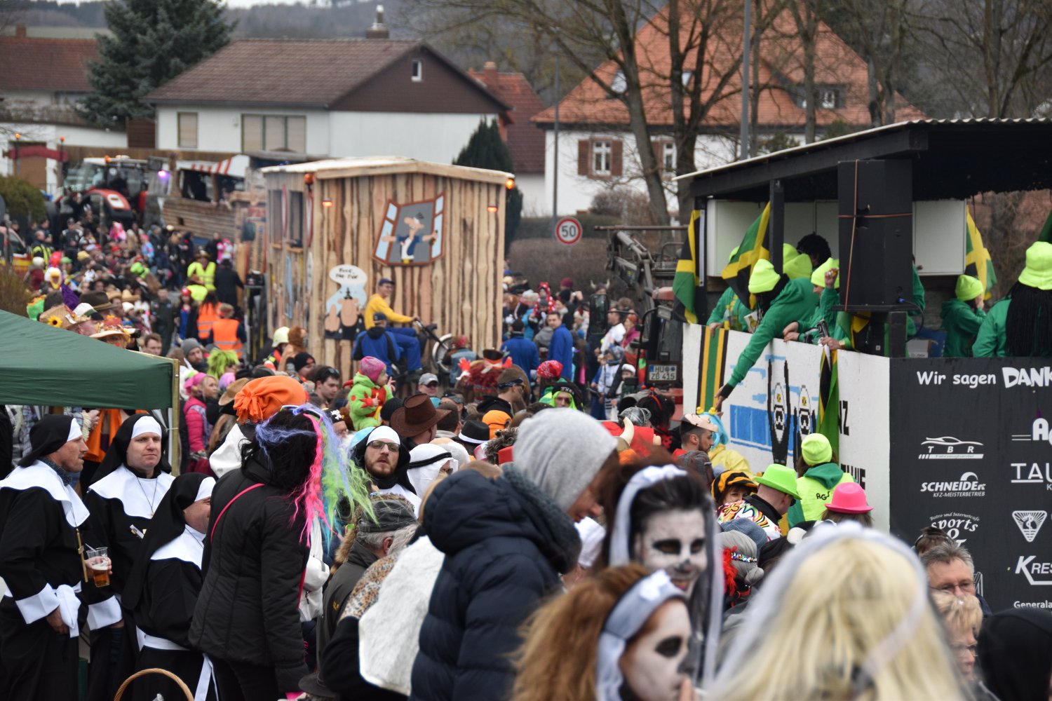 Am Samstag feierten Tausende den vielleicht letzten Faschingsumzug in Steinau an der Straße.