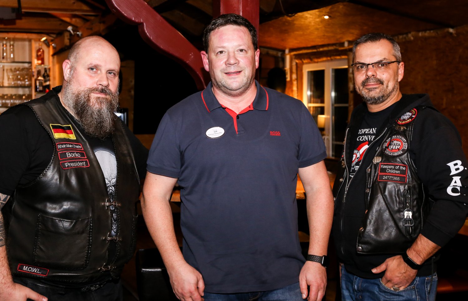 Grashof-Inhaber Karsten Klauschke (Mitte) freute sich über den Besuch der Biker um (von links) Arne „Borko“ Borkowski und State-President Volker Vogel.