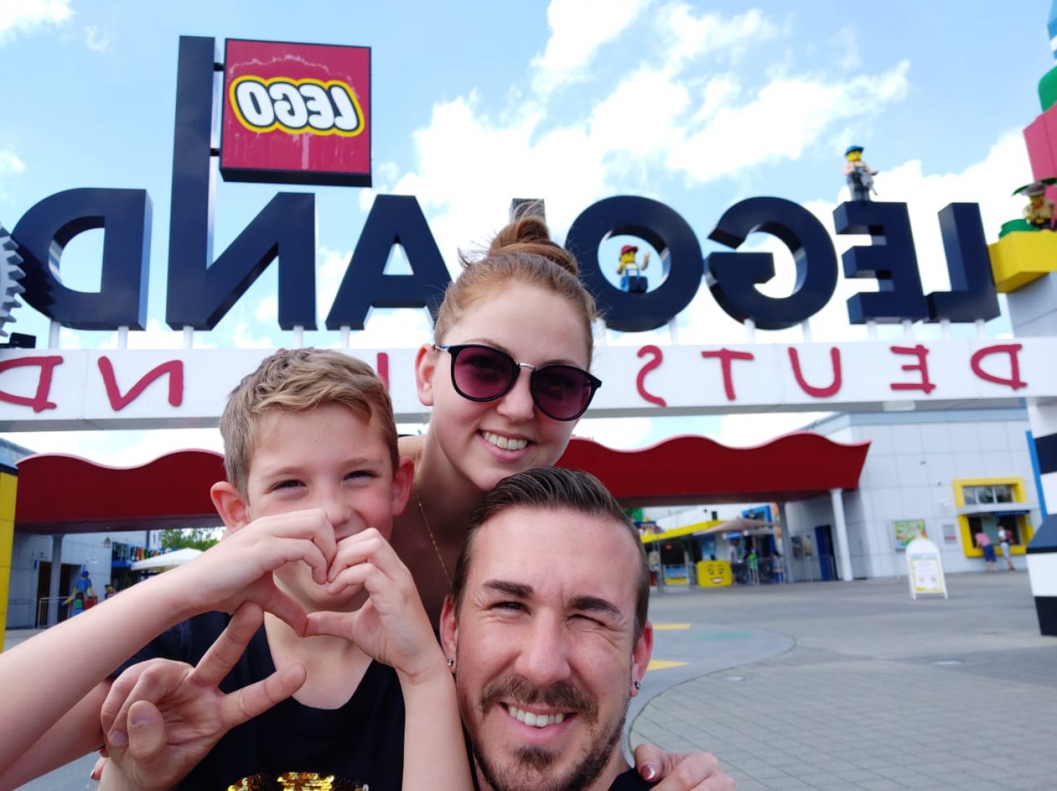 In den letzten Ferien konnten (von rechts) Luca, Sina und Steve noch Ausflüge machen. In diesen wird zu Hause geblieben.