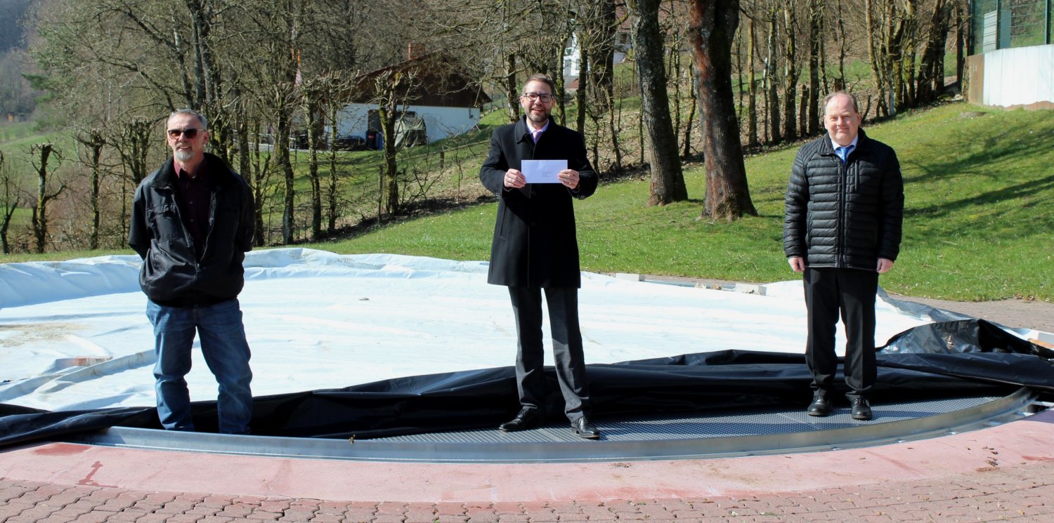 In der Bildmitte Landrat Thorsten Stolz