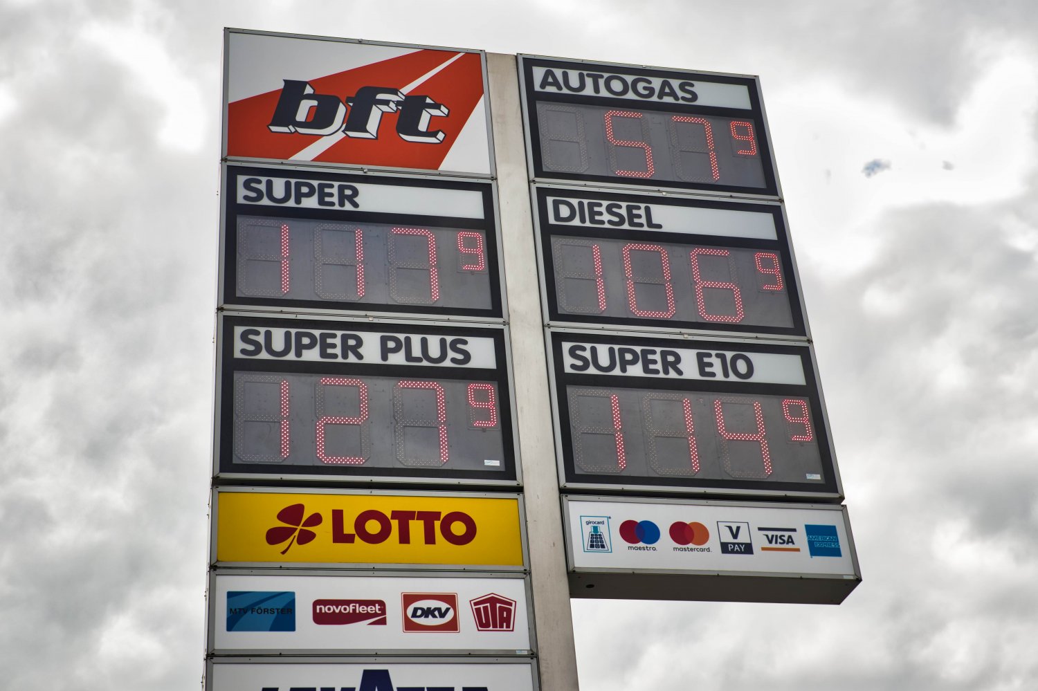 Die Preise an Tankstellen im Main-Kinzig-Kreis sind auf Rekordtief, wie hier in Hanau