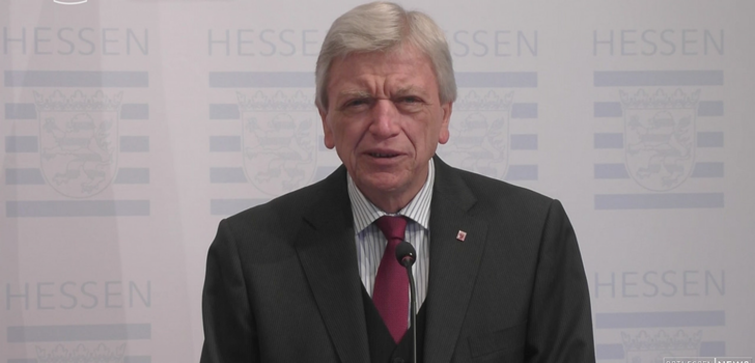 Ministerpräsident Volker Bouffier verkündet die ersten Corona-Lockerungen.