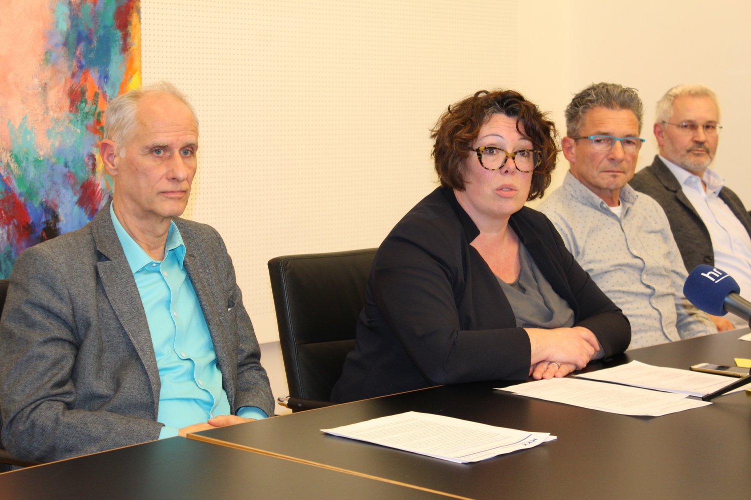 Am 3. März gaben Gesundheitsamtleiter Dr. Siegfried Giernat und Gesundheitsdezernentin Susanne Simmler den ersten Coronavirus-Fall im Main-Kinzig-Kreis im Rahmen einer Pressekonferenz bekannt.