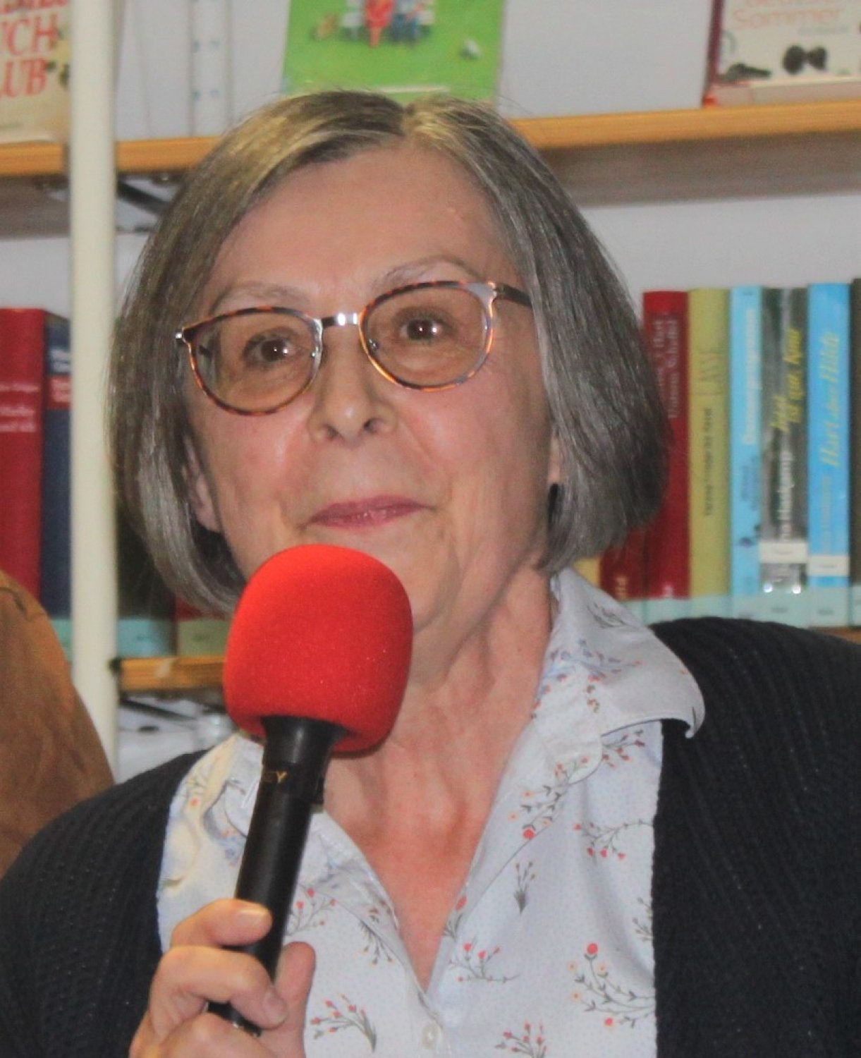 Büchereileiterin Angelika Wissel