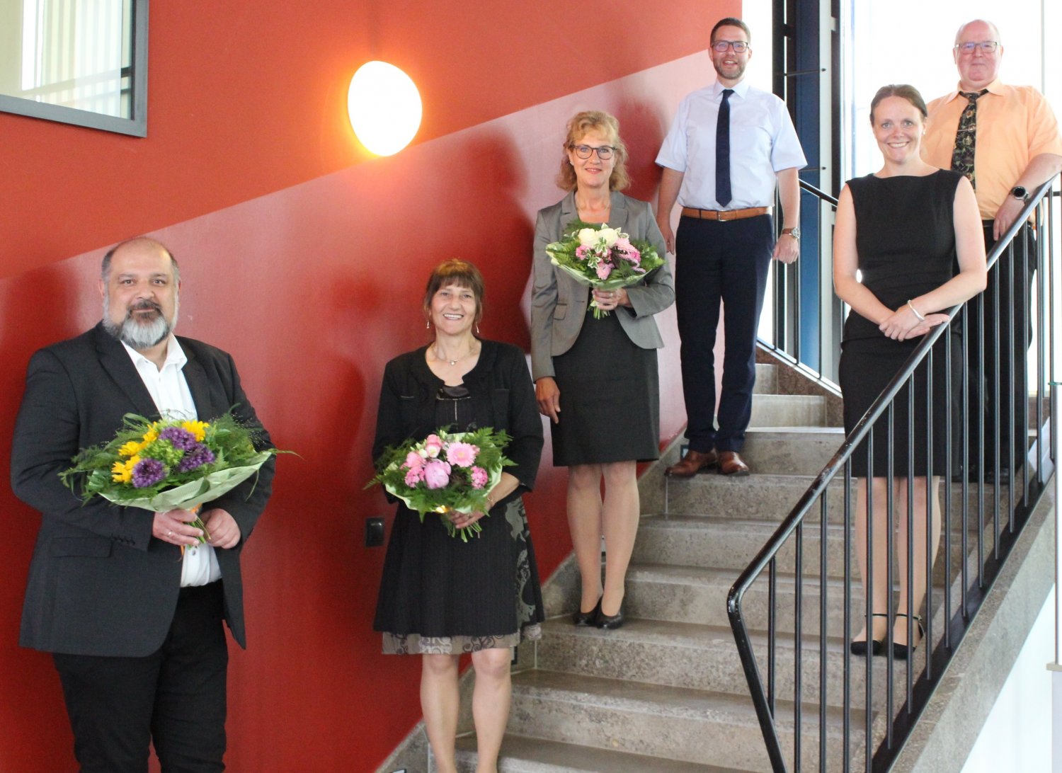Von links: Marcus Arazi (25-jähriges Dienstjubiläum), Marion Horst (40-jähriges Diensjubiläum), Karin Hahn (25 Jahre), Landrat Thorsten Stolz, Gleichstellungsbeauftragte Nicole Dein und Heinz Neuendorf (Personalvertretung).