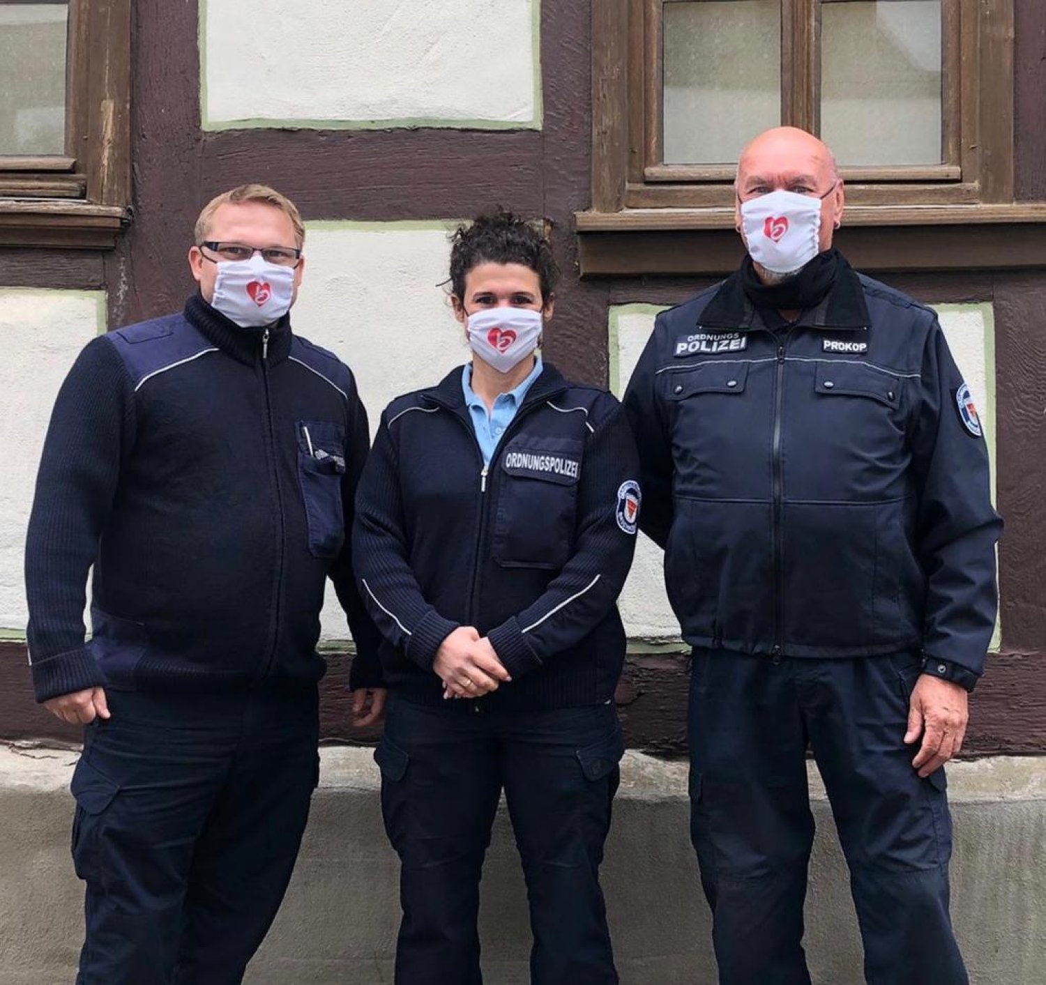 Übergabe der Masken an die Ordnungspolizei Bruchköbel.