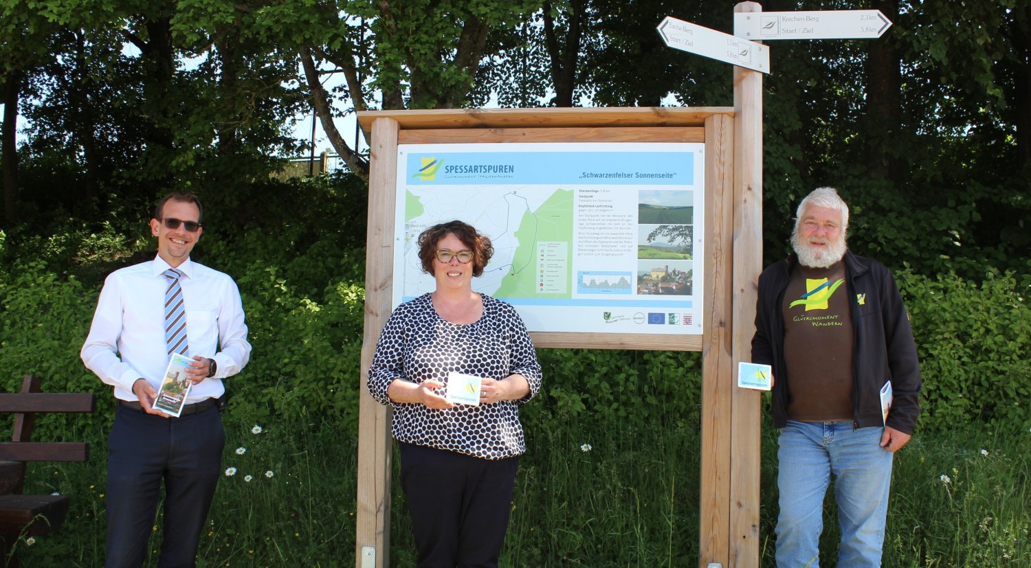 Susanne Simmler, Vorsitzende des Zweckverbands Hessischer Spessart, Bürgermeister Carsten Ullrich (links) und Fritz Dänner, Geschäftsführer des Naturparks Hessischer Spessart.