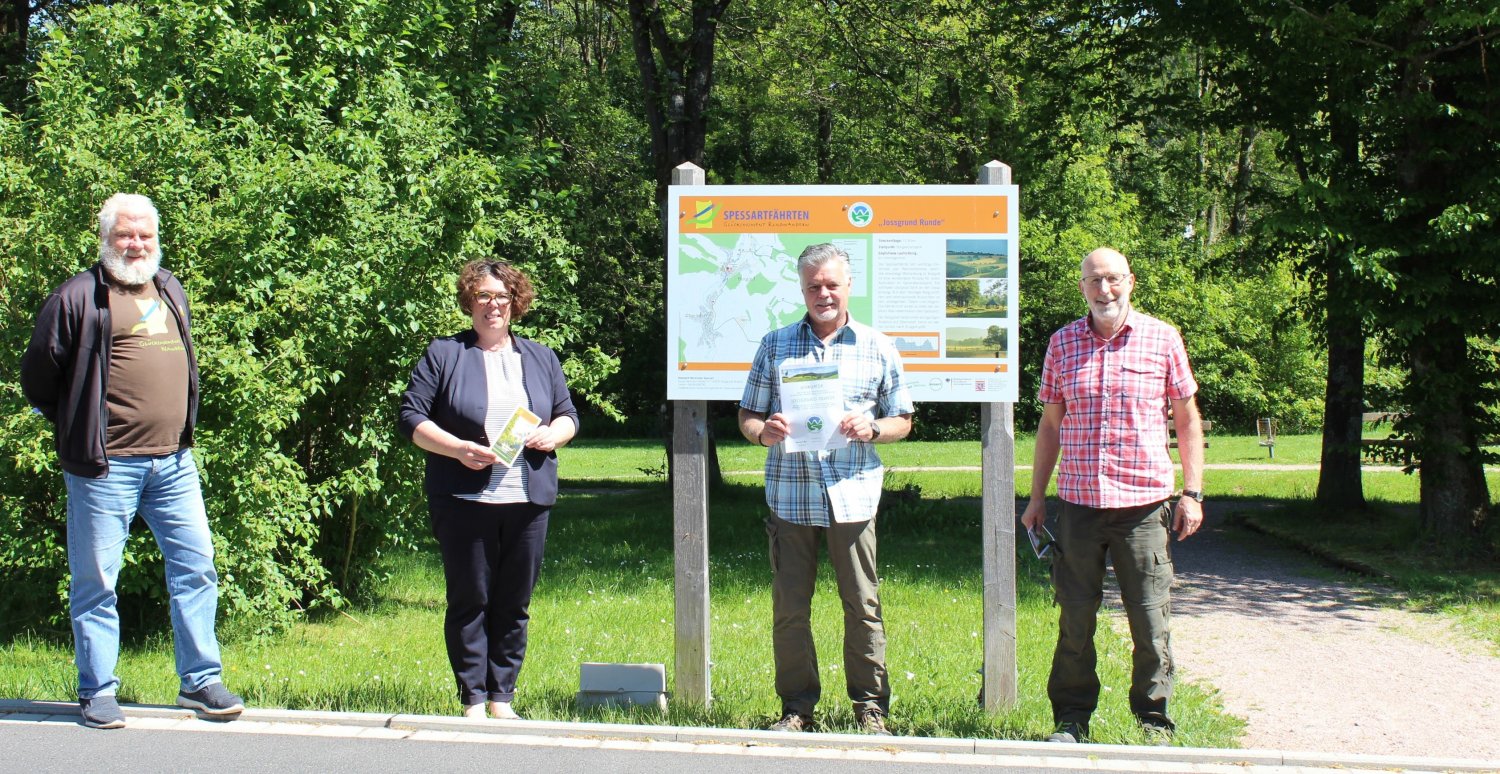 Von links: Fritz Dänner, Geschäftsführer Naturpark hessischer Spessart, Erste Kreisbeigeordnete Susanne Simmler, Berthold Schreiber und Lothar Röder in Vertretung von Bürgermeister Rainer Schreiber, der verhindert war.