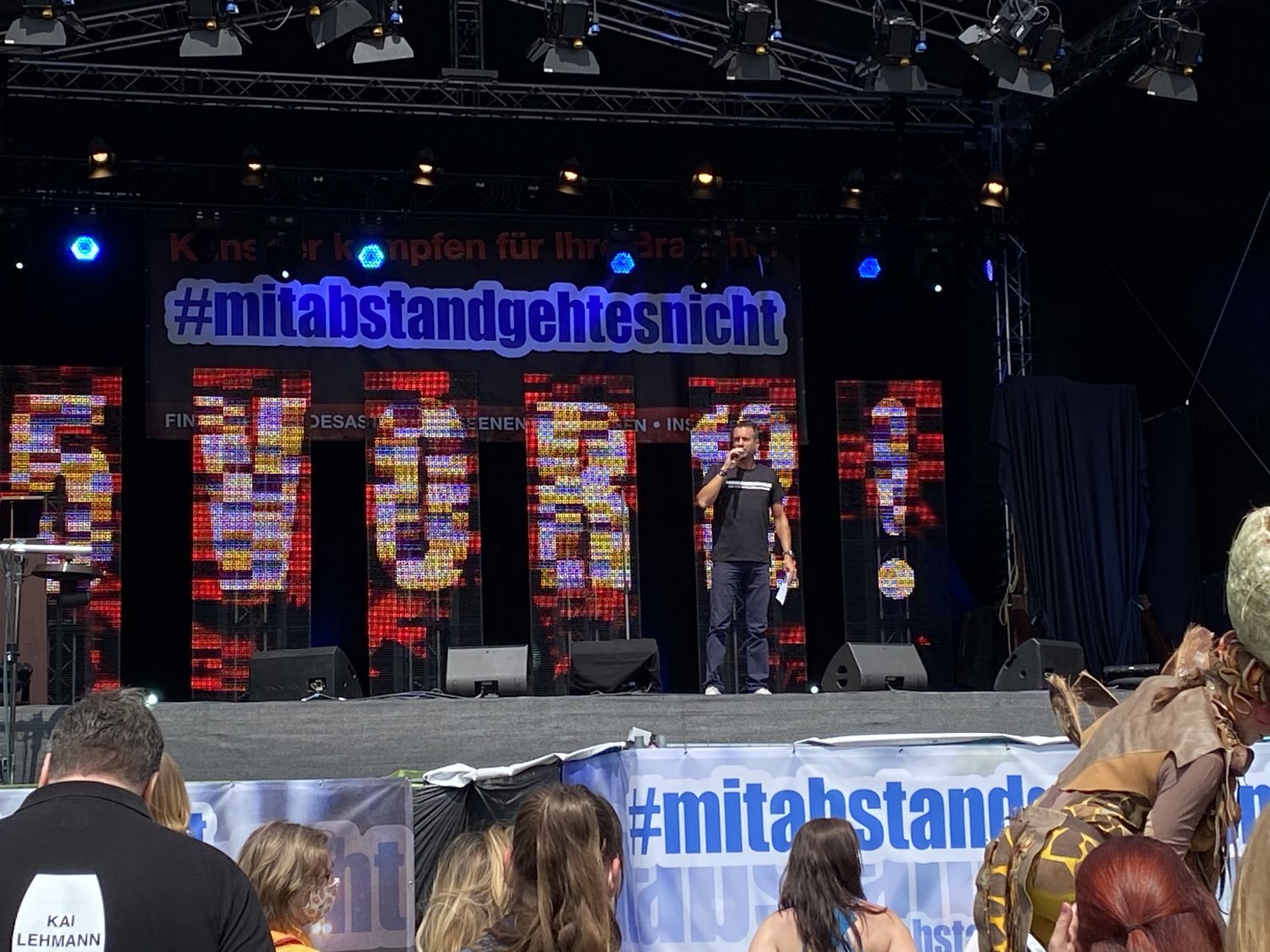 Kundgebung vor der Jahrhunderthalle in Frankfurt am Main