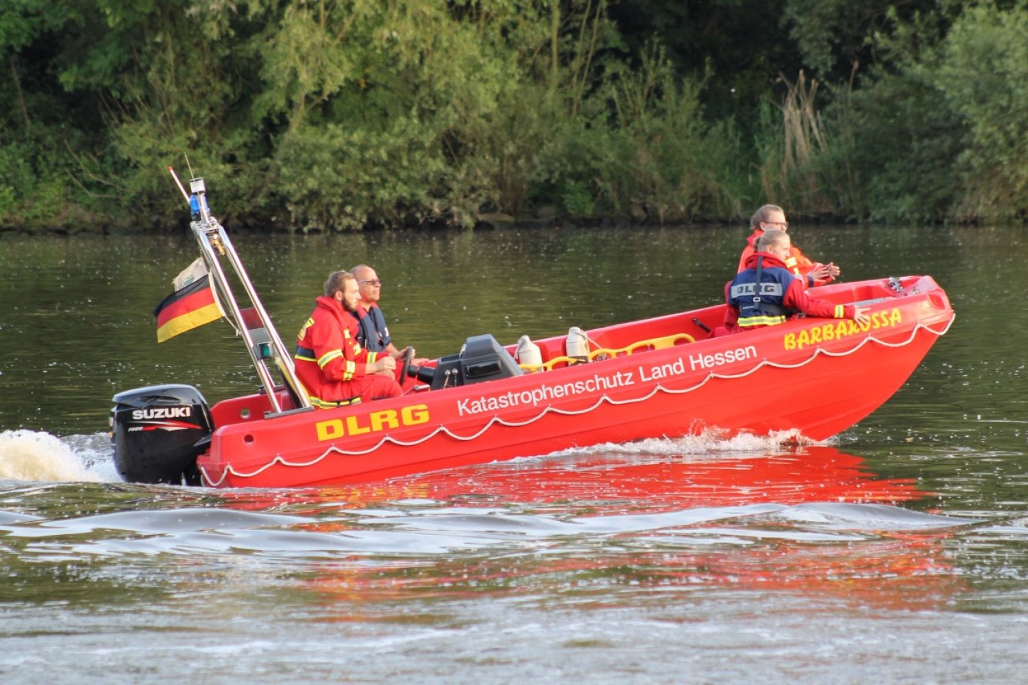 Warnen vor den Gefahren im Wasser: Die Deutsche-Lebens-Rettungs-Gesellschaft (DLRG).
