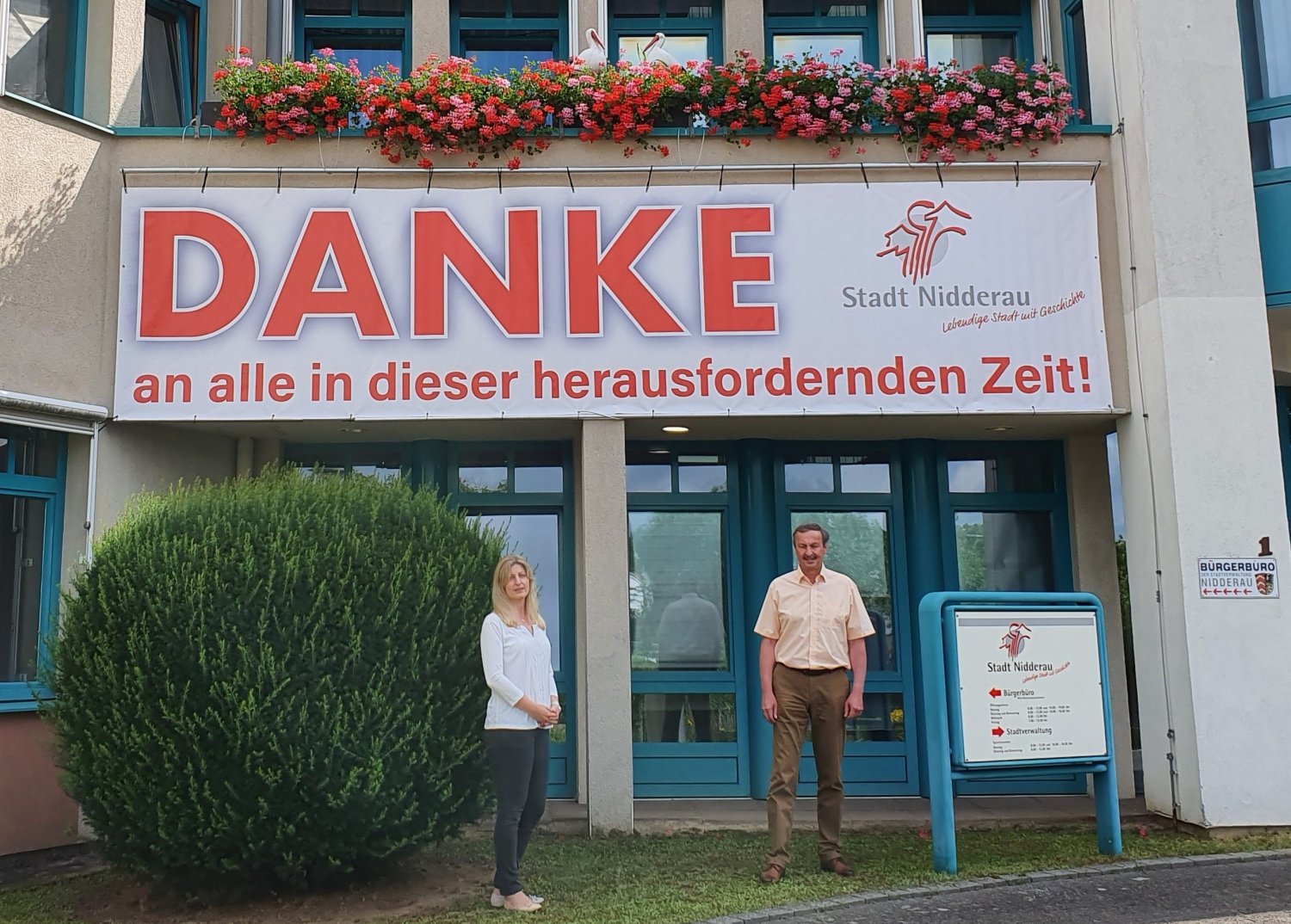 Bürgermeister Gerhard Schultheiß und die für die Öffentlichkeitsarbeit zuständige Fachbereichsleiterin Innere Verwaltung Corinna Wagner.