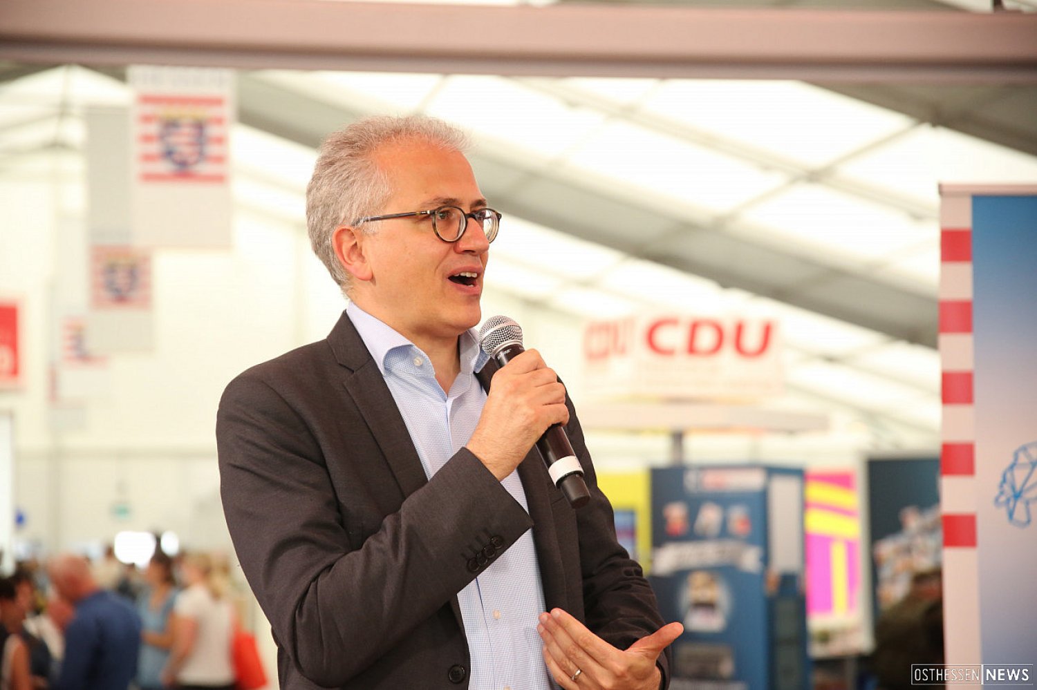 Hessens Verkehrsminister Tarek Al-Wazir verkündete die Neuerung im Straßenverkehr.